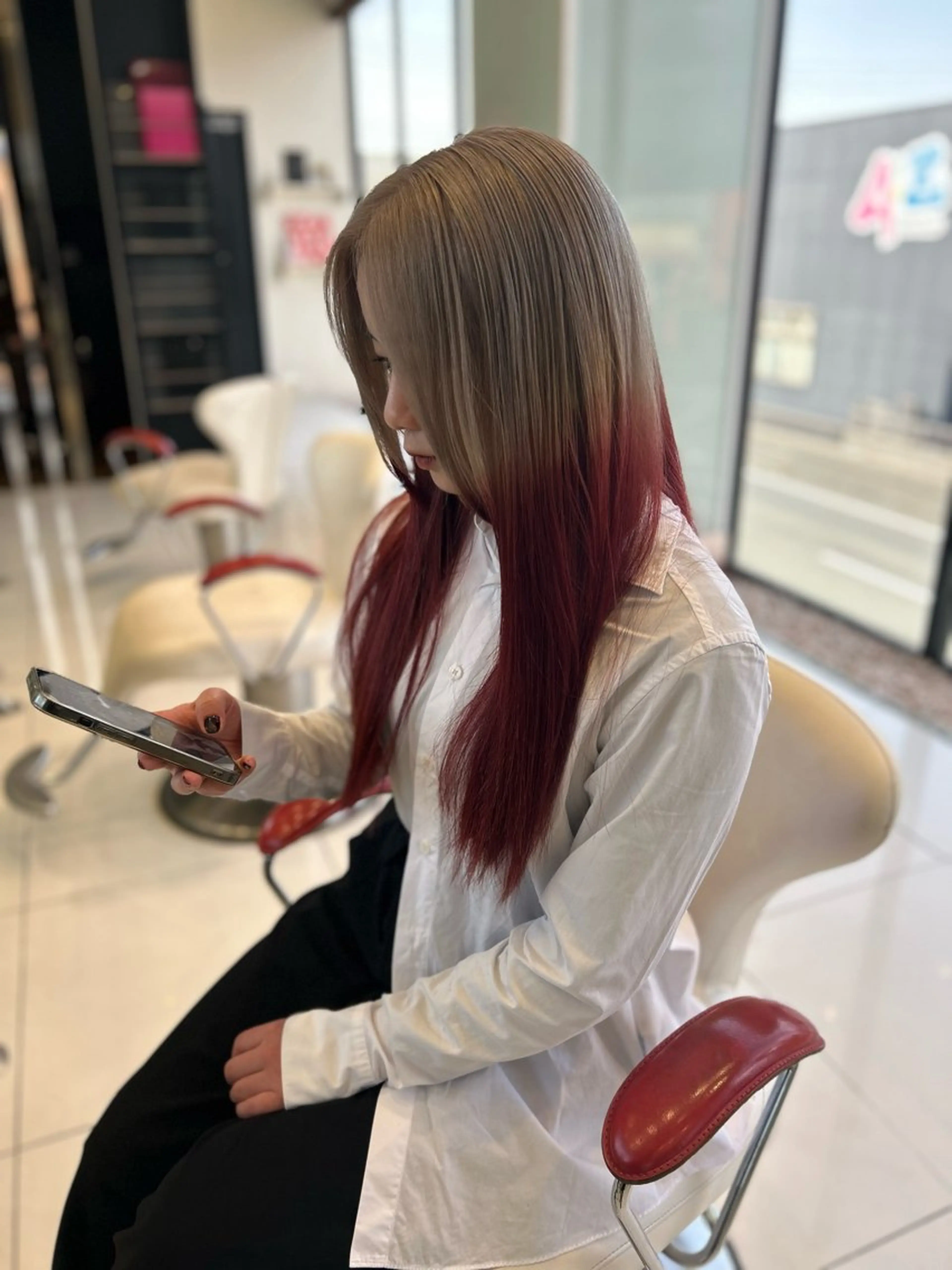 ロング カラー ブリーチ グラデーションカラー ピンクカラー レッドカラー ヘアカラー カラーと言ったら SAWARAのヘアスタイル