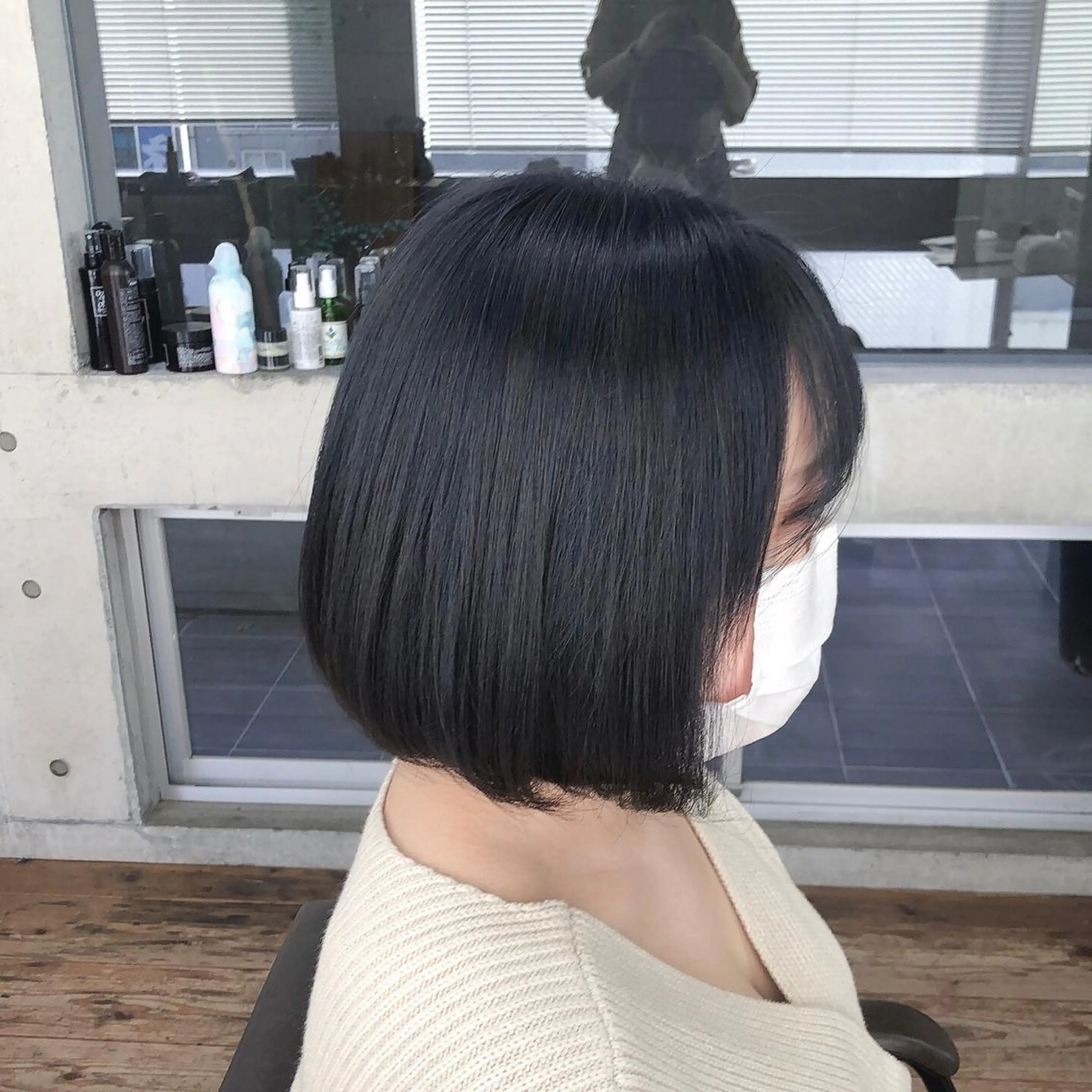 ショート カラー 黒髪 ブルーカラー ブルーブラック nagisa /縮毛矯正のヘアスタイル