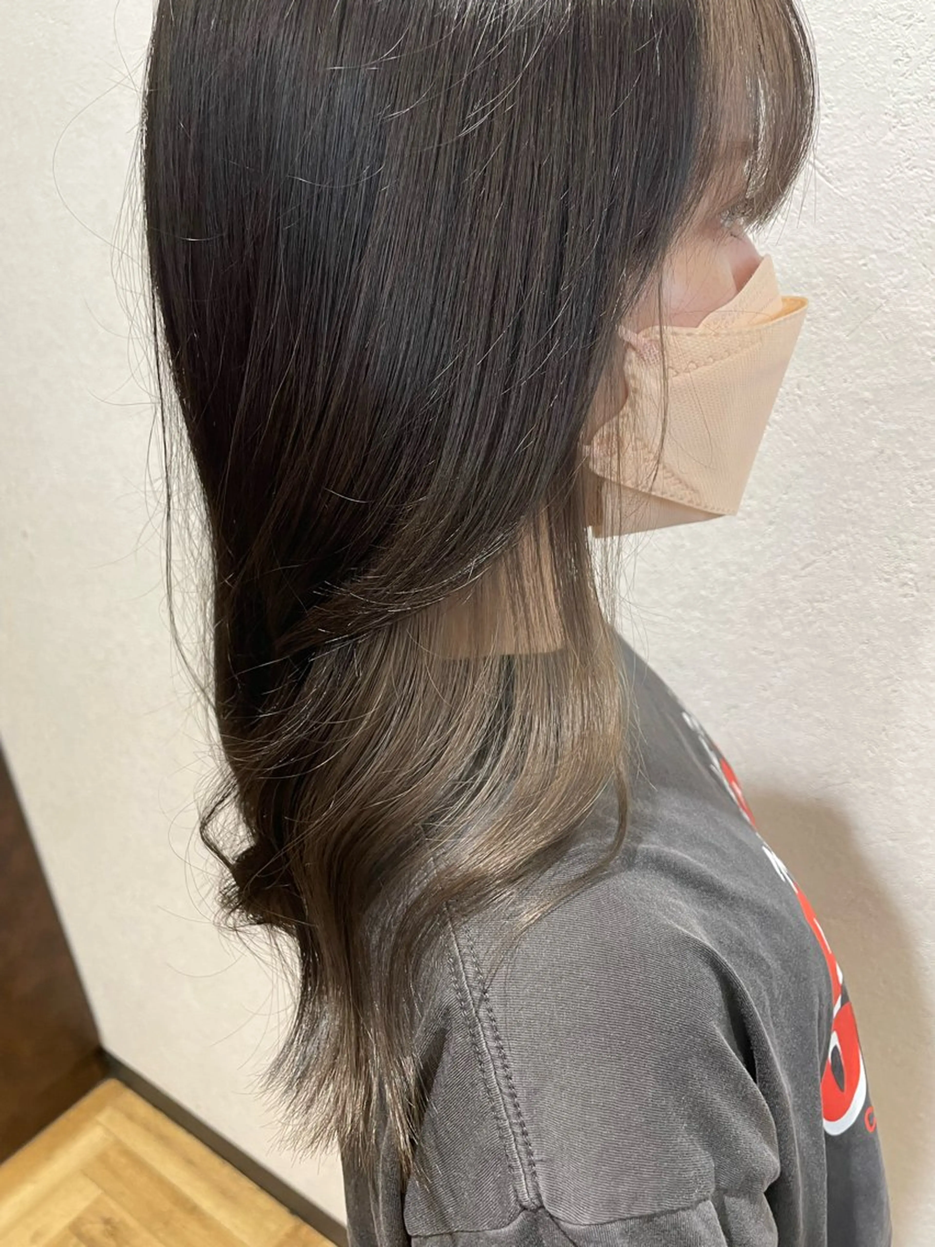 カラー 岡村 真子のヘアスタイル