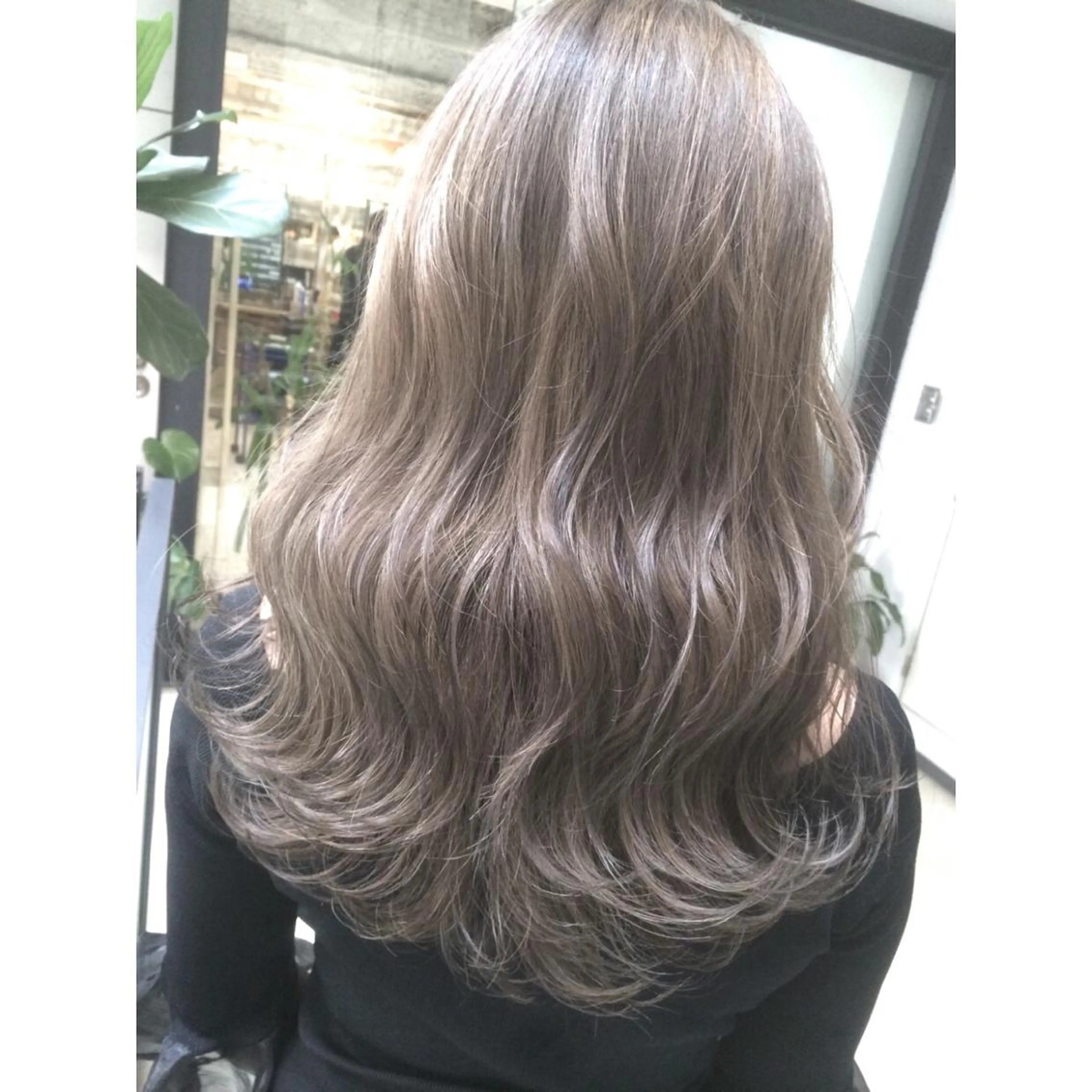 ミディアム カラー バレイヤージュ ベージュカラー レイヤーカット カット ヘアカラー トリートメント 井上 一平のヘアスタイル