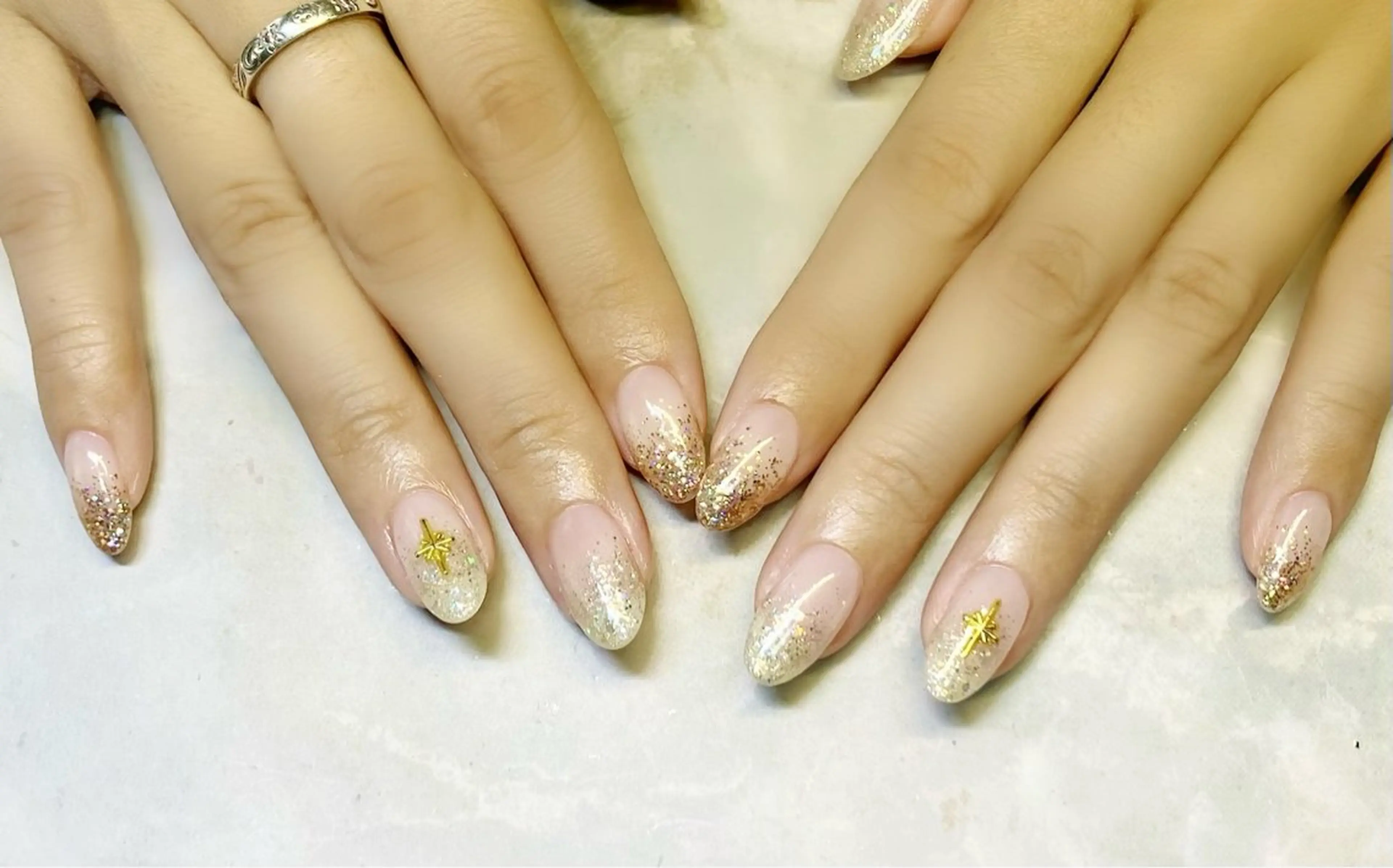 ネイル グラデーション キラキラネイル ラメ(グリッター) ラメグラデーション ハンドネイル rii 　nail所属・rii  nail rikoのネイルデザイン