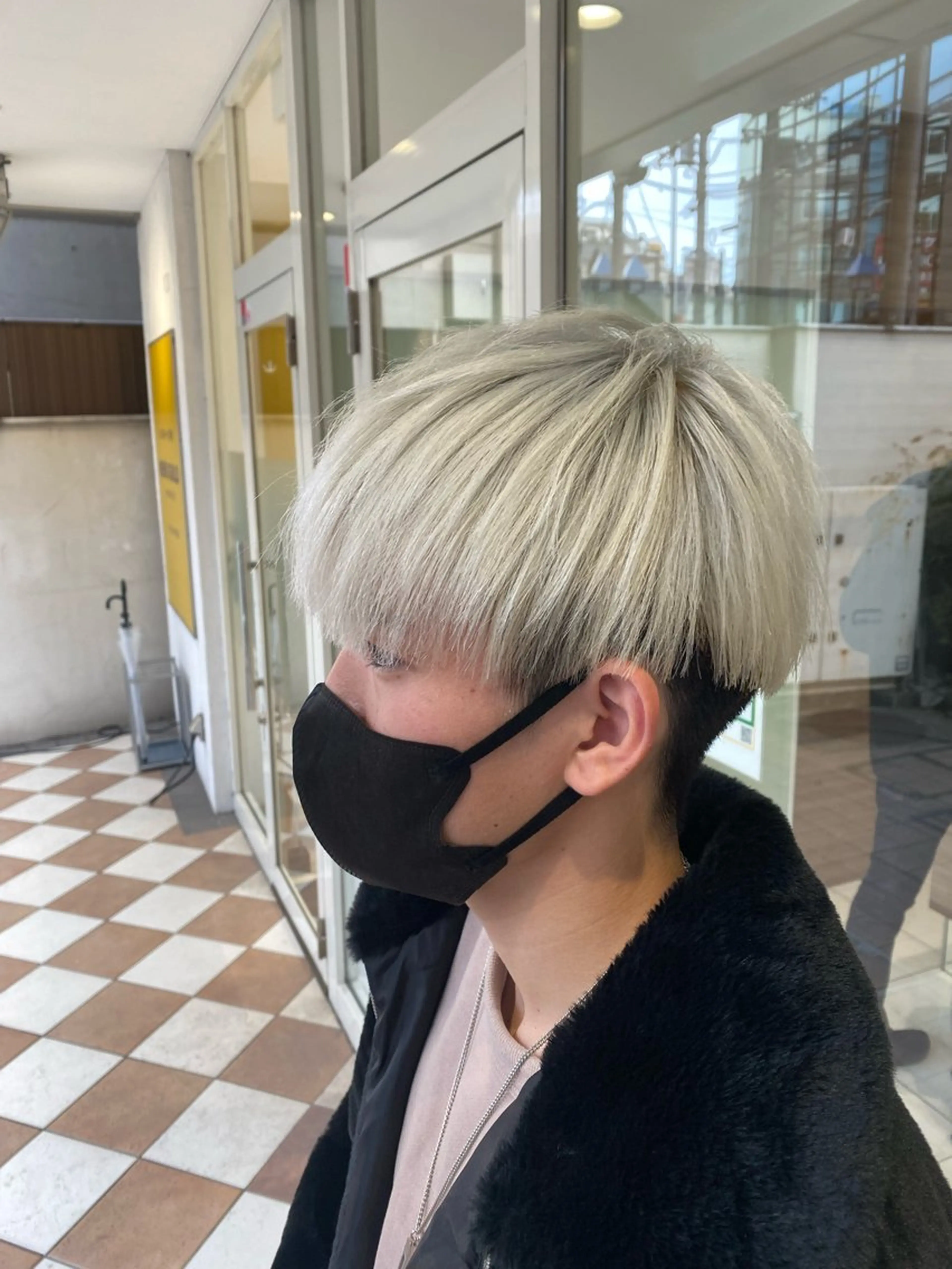 ショート カラー メンズ メンズブリーチ ブリーチ カット ヘアカラー メンズ特化型美容師 栗山勇人のヘアスタイル