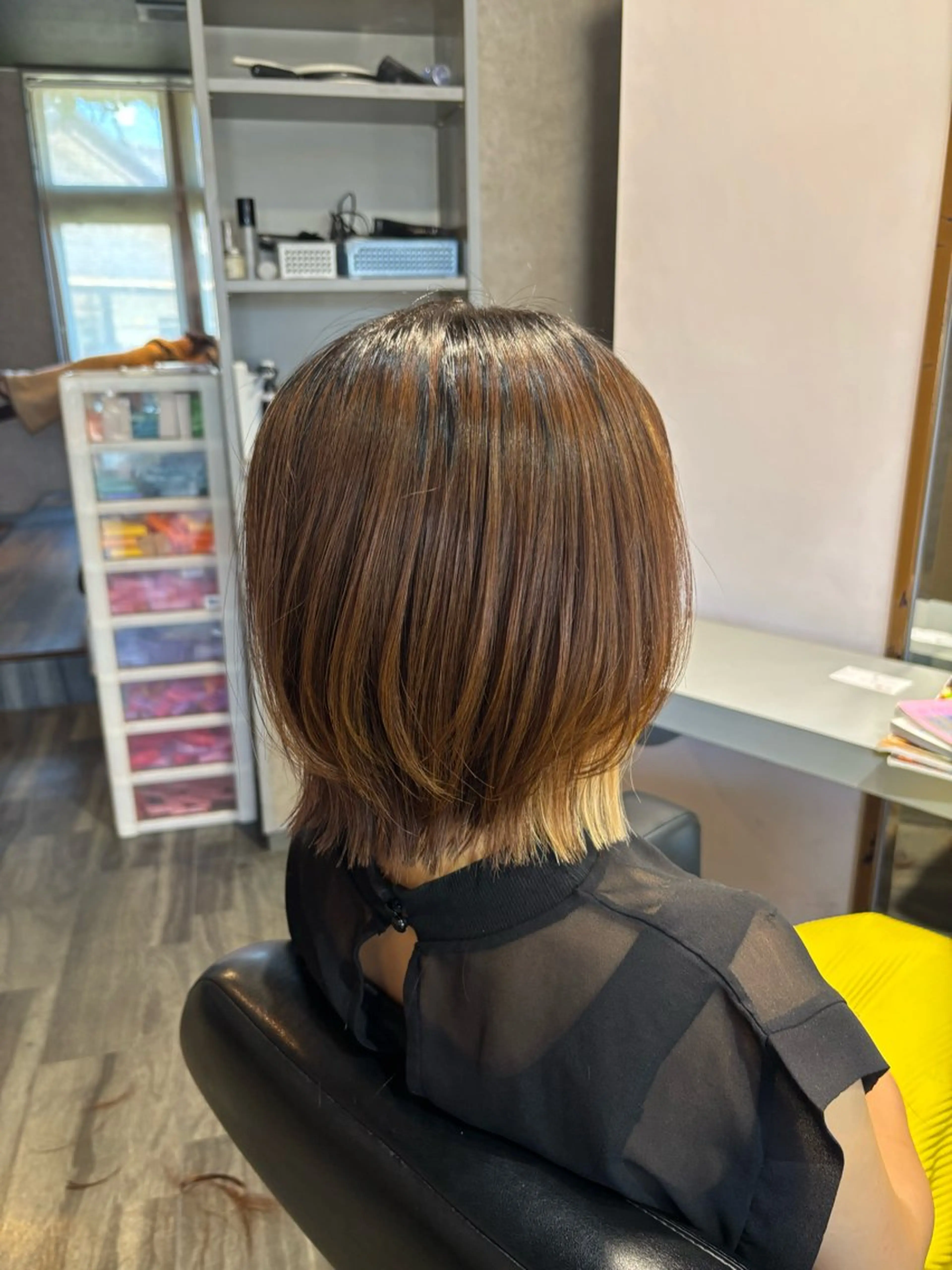ミディアム 切りっぱなしボブ ボブ レイヤーカット カット bambi所属・杉山 晃太のヘアスタイル