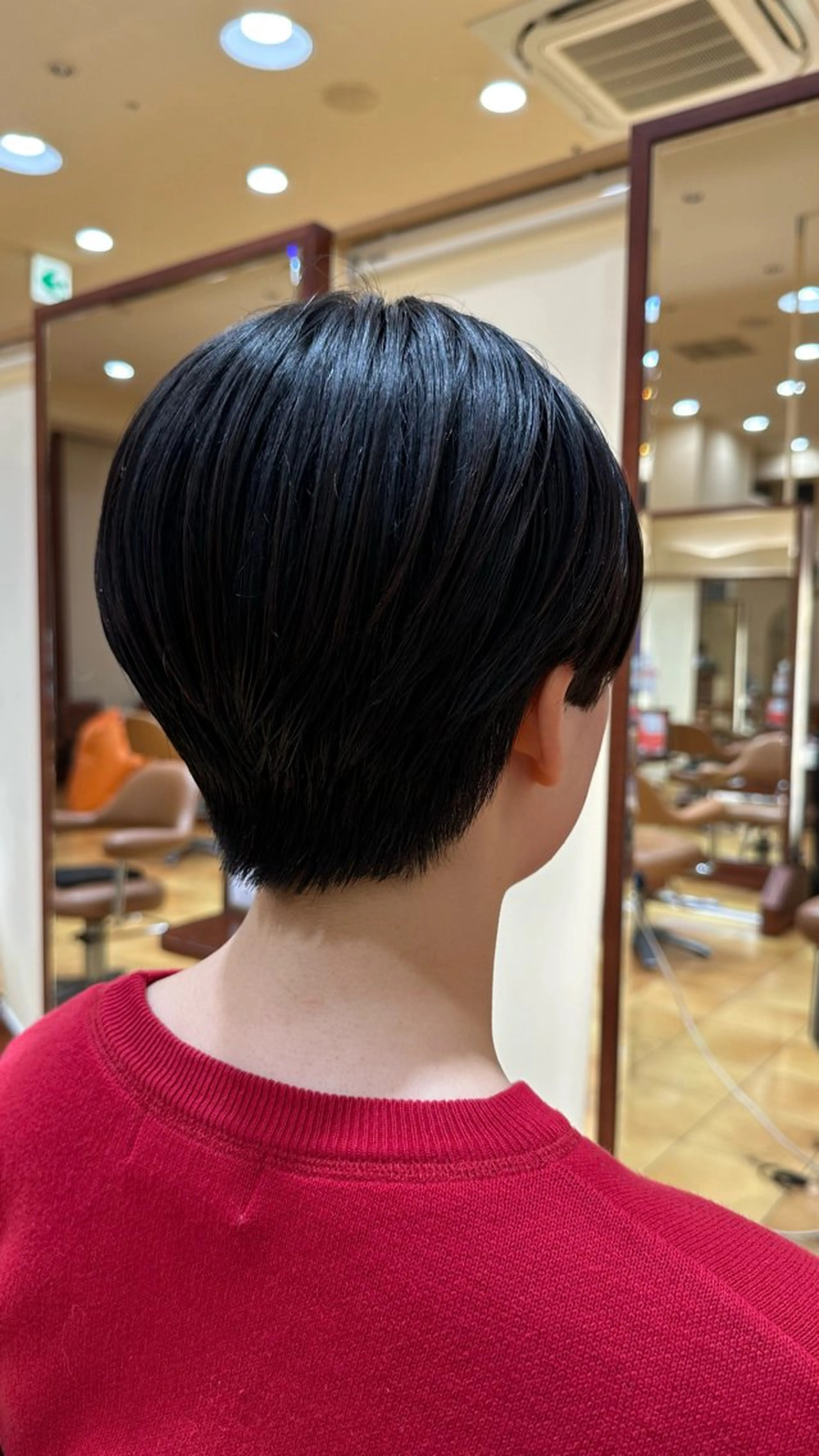 ショート とうい/パーマボブ/ くせ毛/丸みボブのヘアスタイル