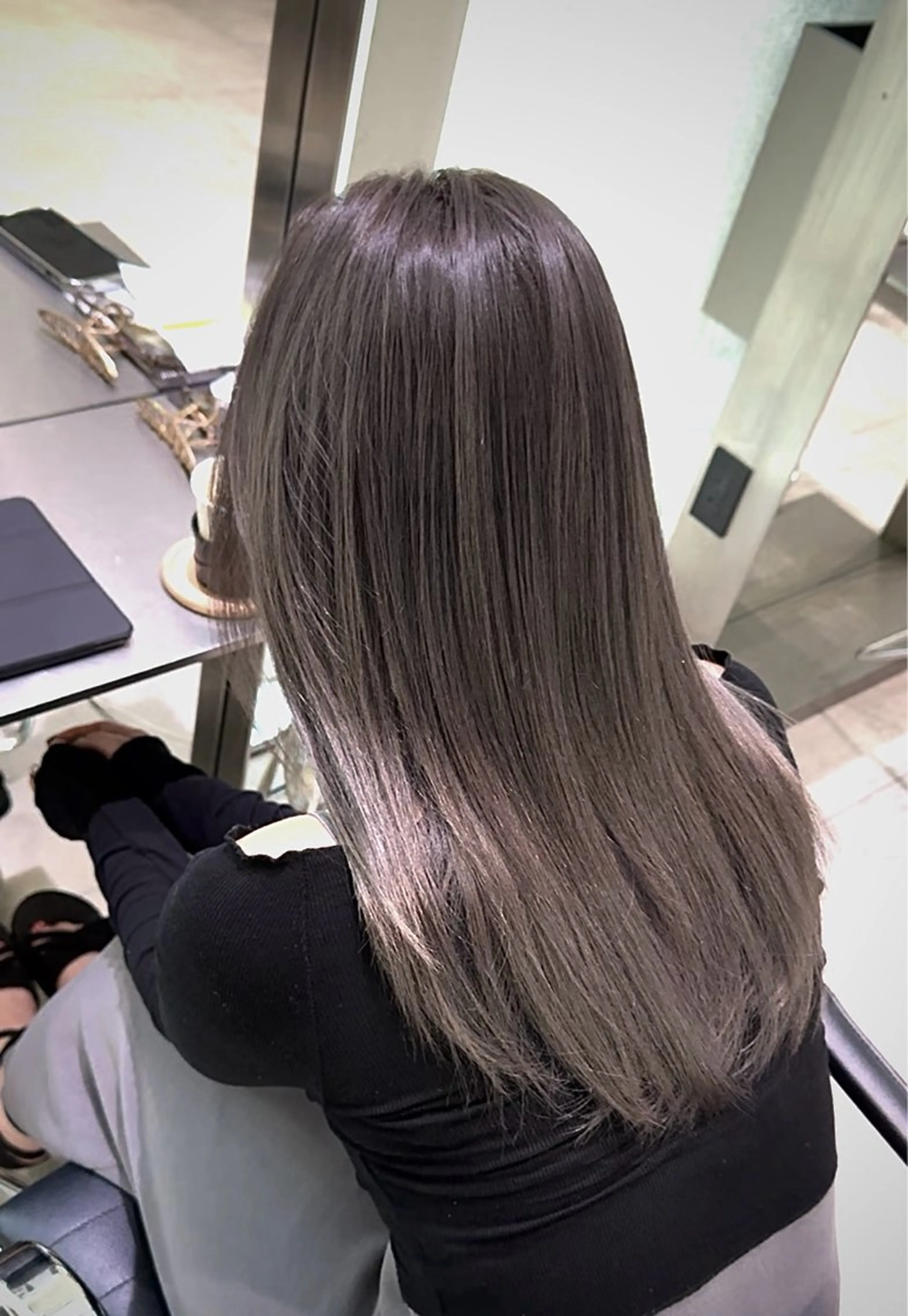 ミディアム カラー ブリーチ ケアブリーチ レイヤーカット カット ヘアカラー トリートメント ケアブリーチ レイヤーカットのヘアスタイル