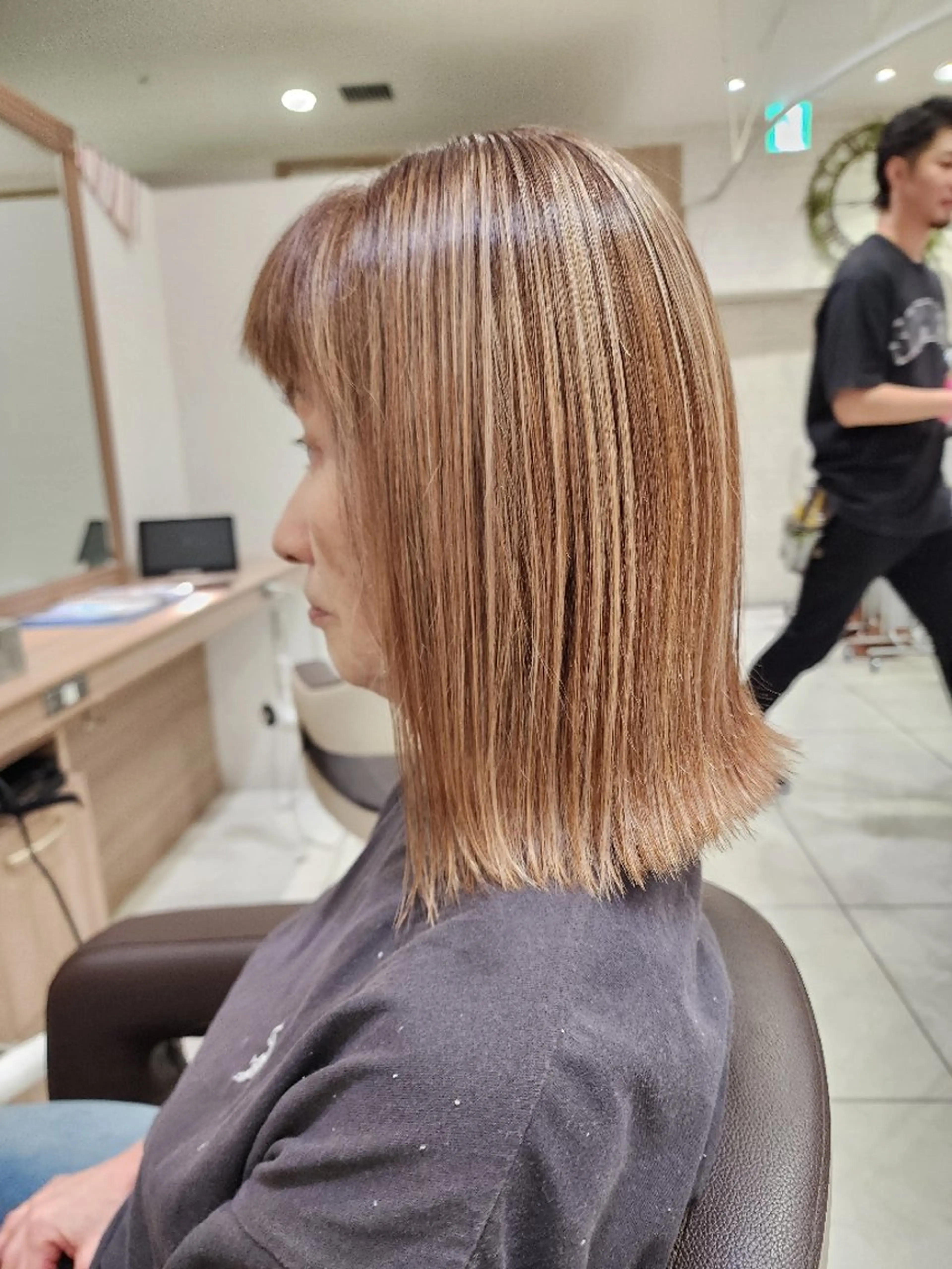 ミディアム カラー ベージュカラー ブリーチ ハイライトカラー ミルクティーベージュ ハイライト 中村 和貴のヘアスタイル