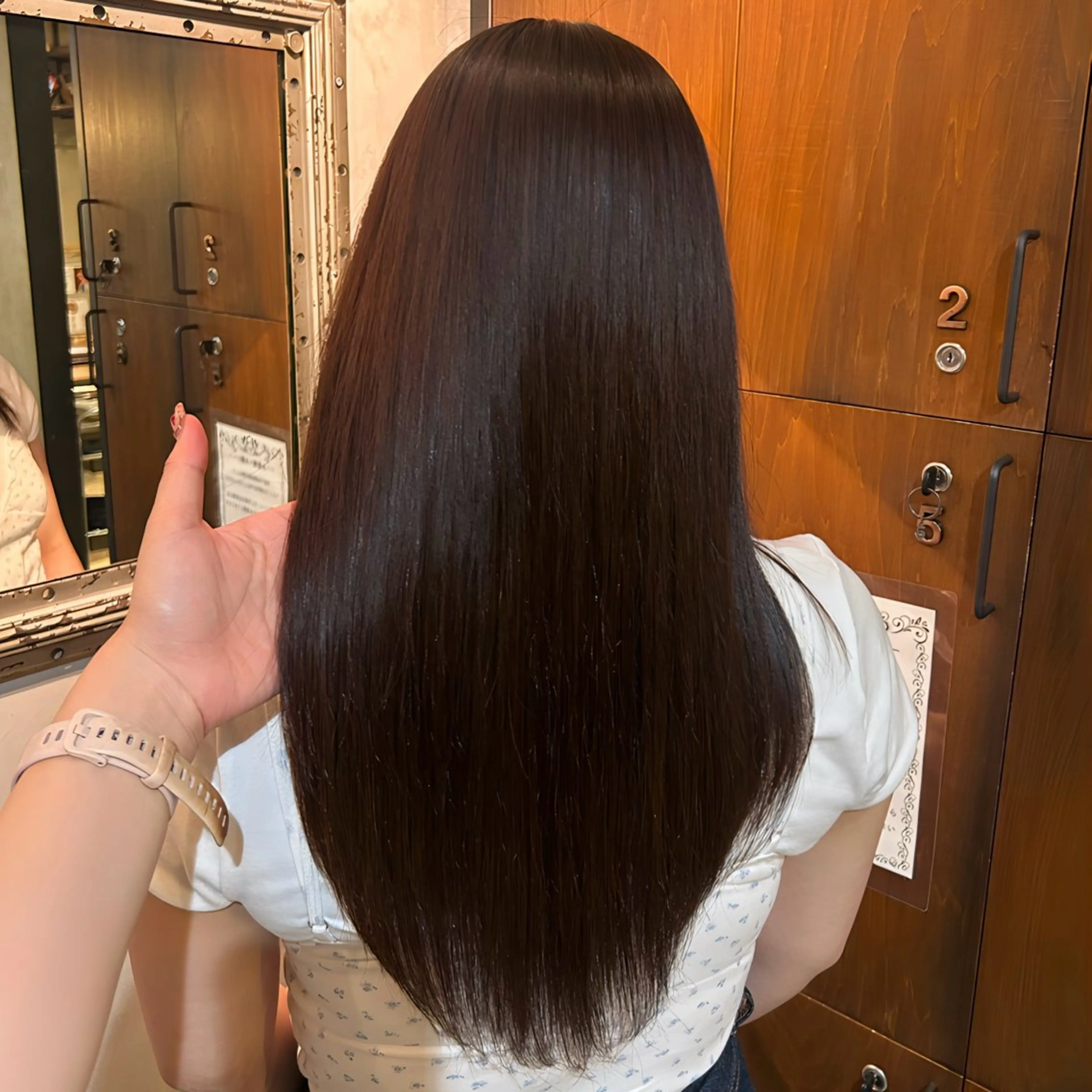 セミロング 縮毛矯正 ブリーチ無しWカラー mana🎀🤍のヘアスタイル