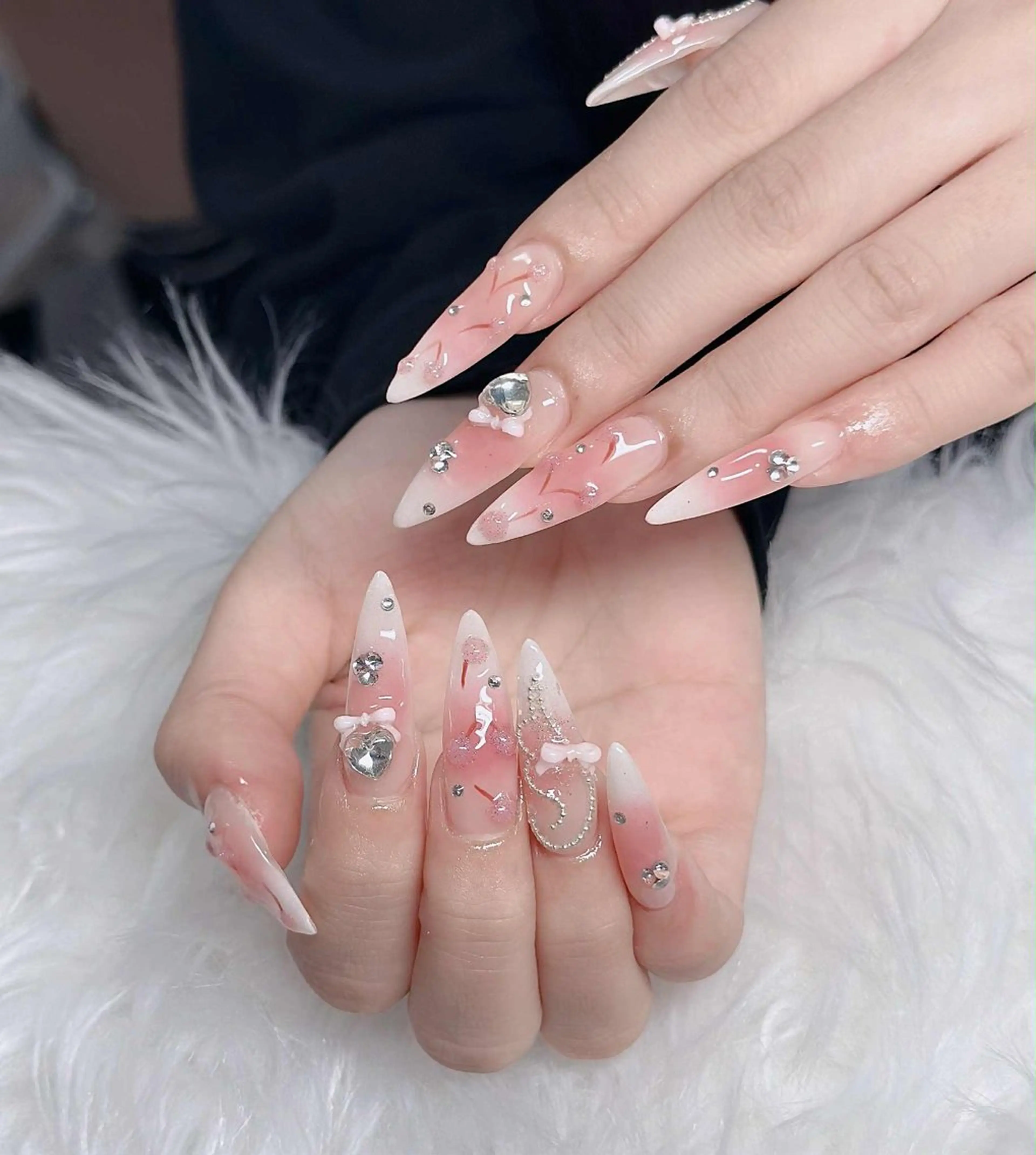 ネイル オーロラネイル フレンチネイル ジェルネイル ハロウィン キラキラネイル ハンドネイル H.baby Nail Salonのネイルデザイン