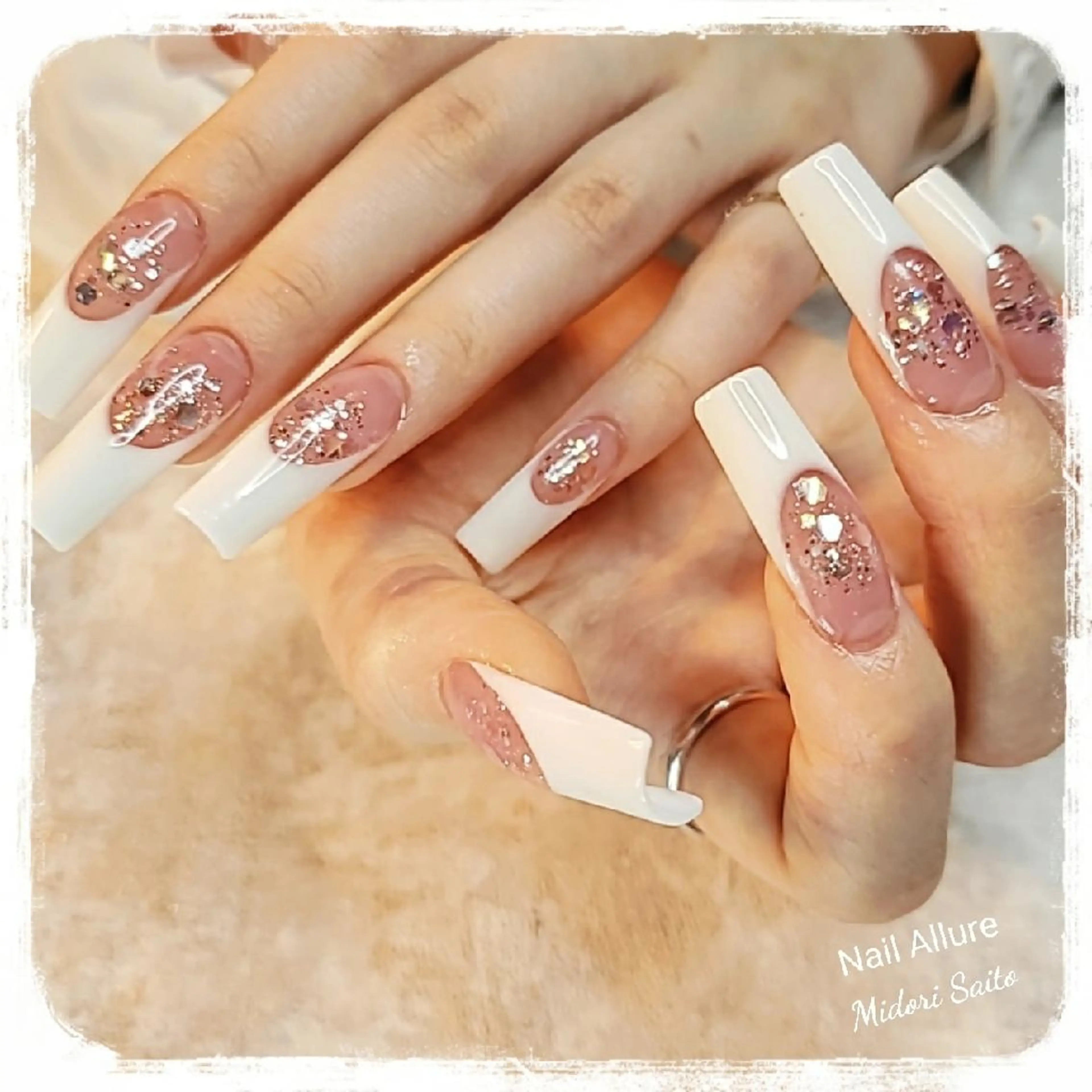 ネイル フレンチネイル グリーン ラメ(グリッター) スカルプネイル ハンドネイル Nail Allure(ネイル アルーア)所属・Nail Allureのネイルデザイン