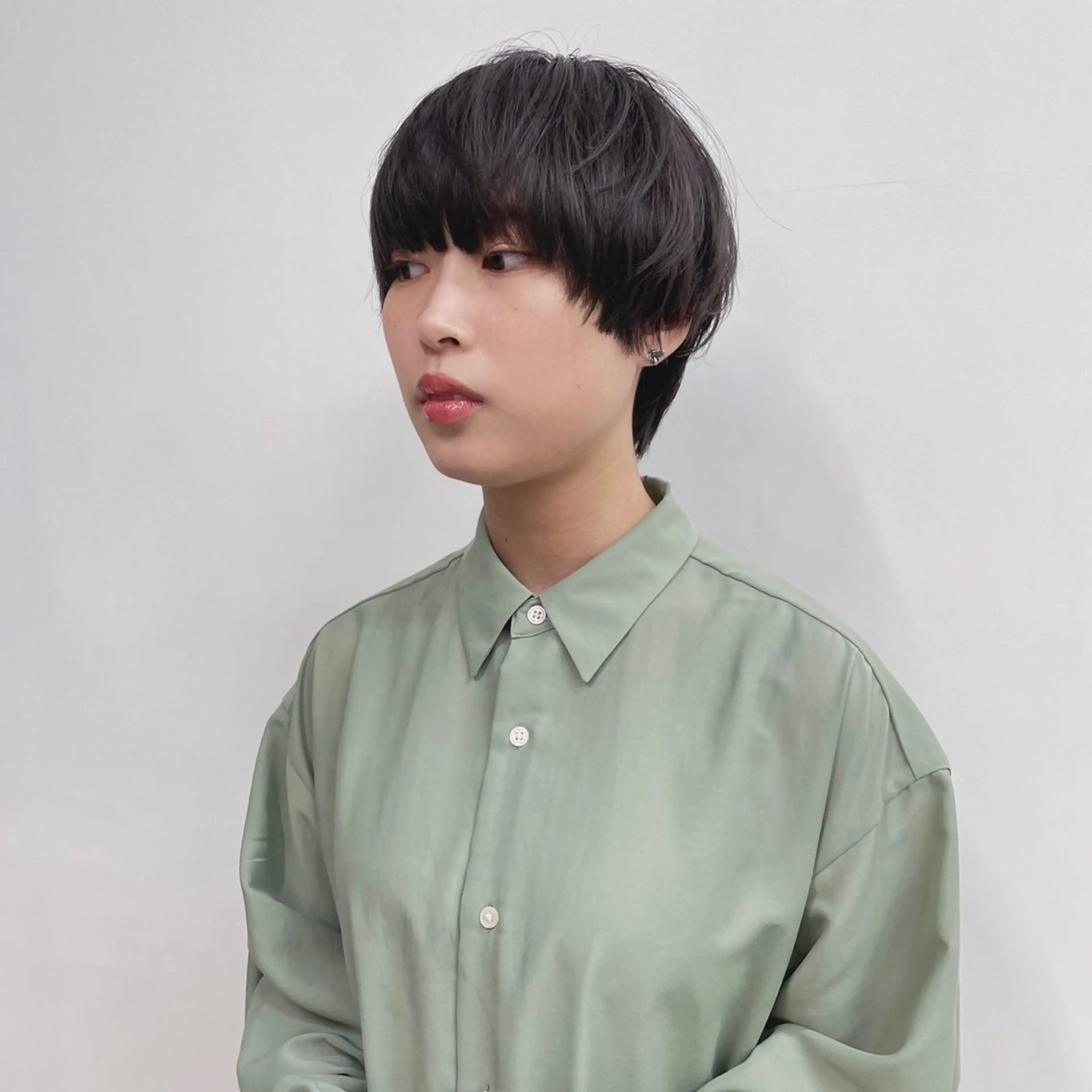 ショート カラー 黒髪 グレージュ ショートヘア Terve. 杉山 将悟のヘアスタイル