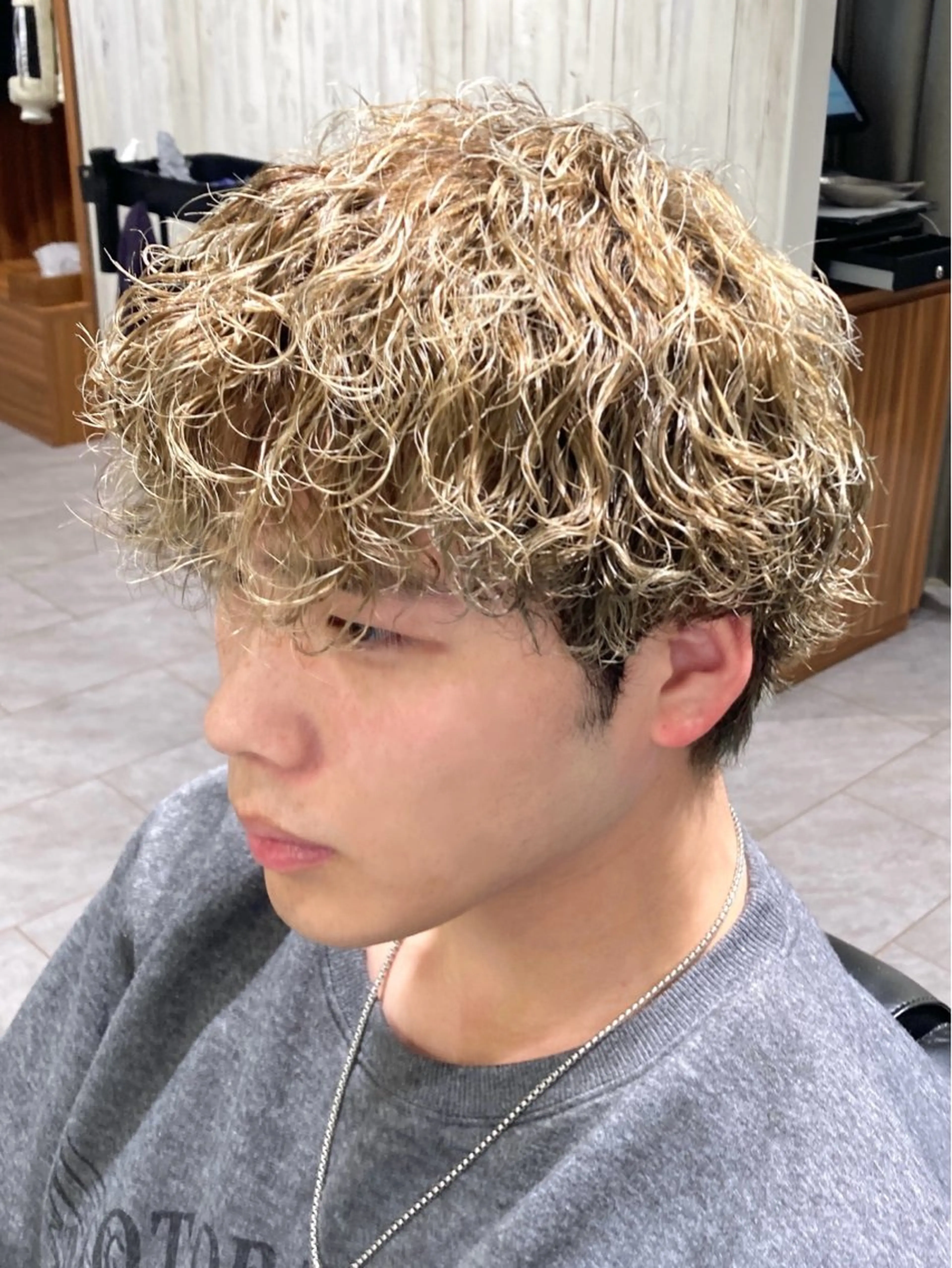 ミディアム パーマ ミディアムパーマ メンズ特化 星野裕人のヘアスタイル