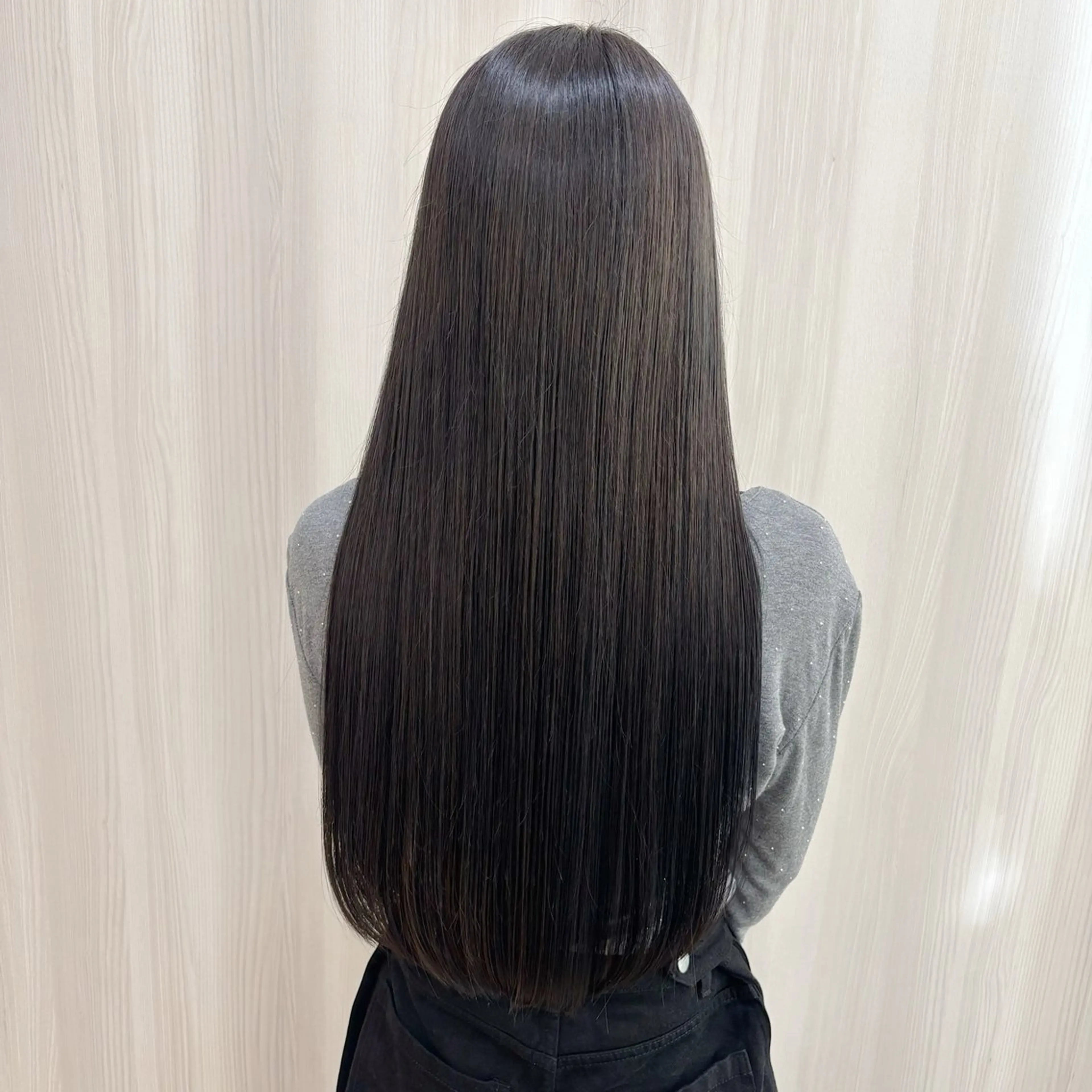 ロング 髪質改善 トリートメント カット 縮毛矯正 アクイールグラッセ 滝村鈴夏のヘアスタイル