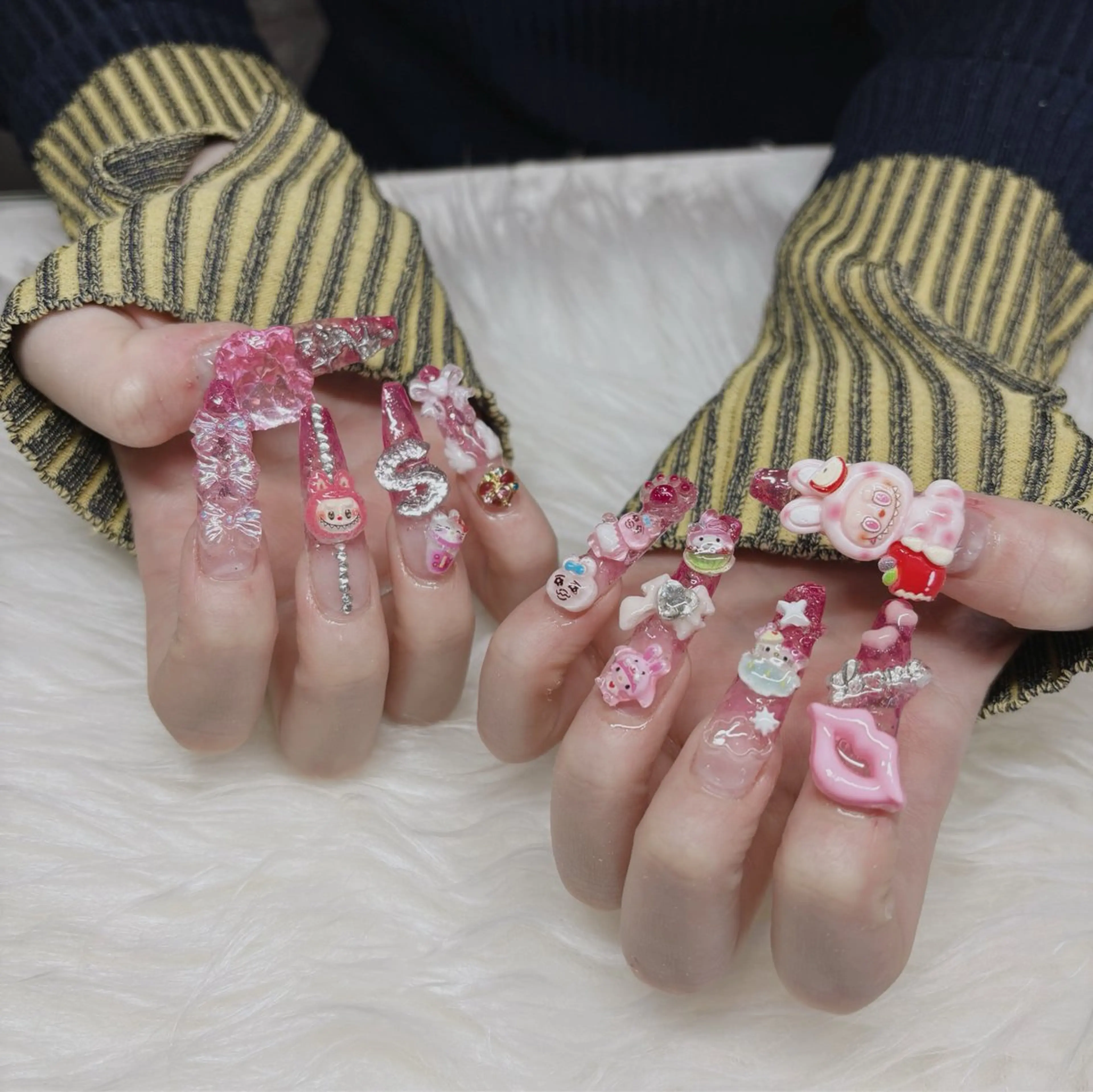 ロング ロング ハンドネイル see love gritterのネイルデザイン