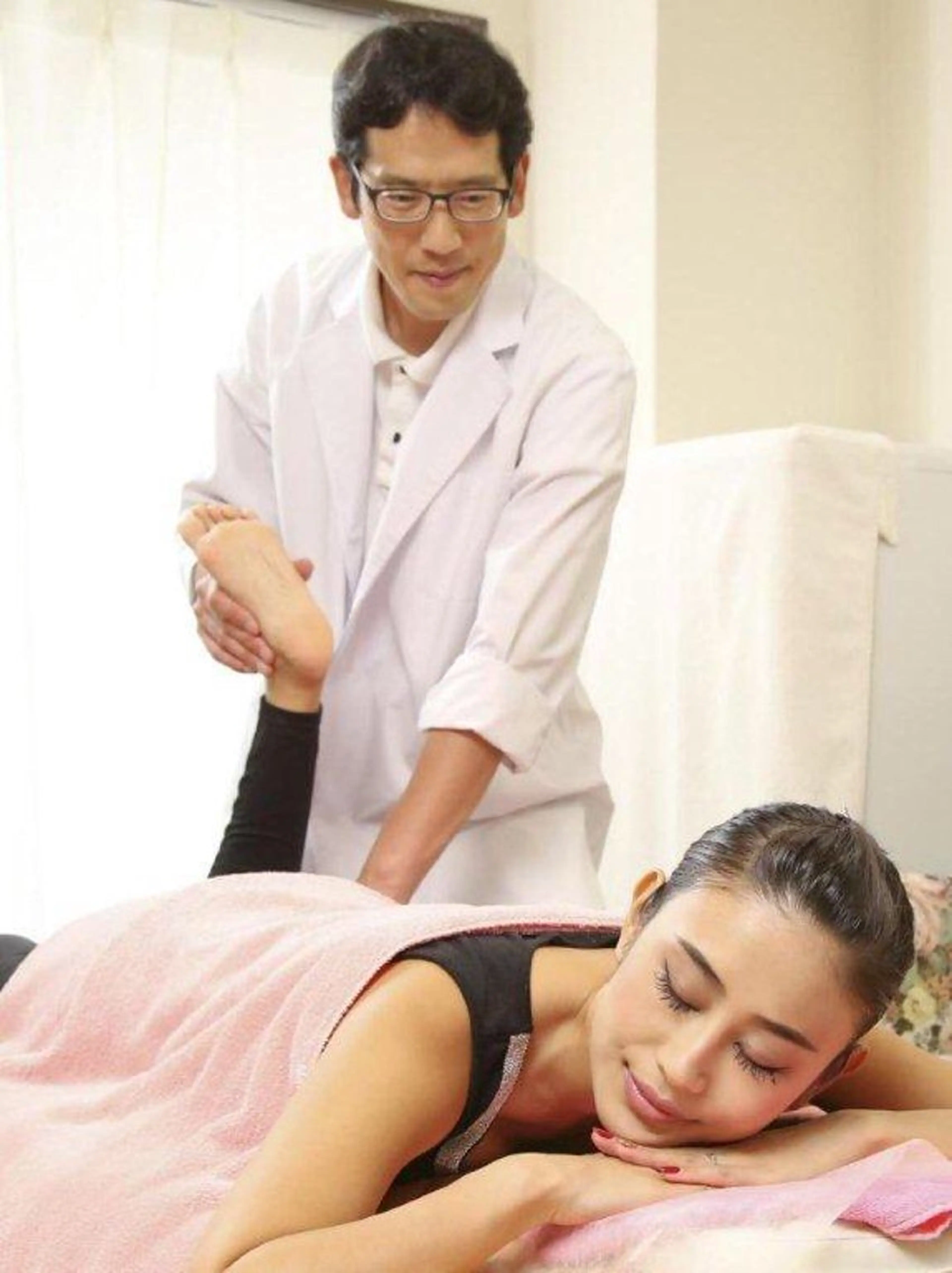 (12月30日まで限定)🌟 【骨盤矯正】52%OFF* ¥15000→ ¥7200 骨盤矯正プラス+美脚矯正 NEWの写真