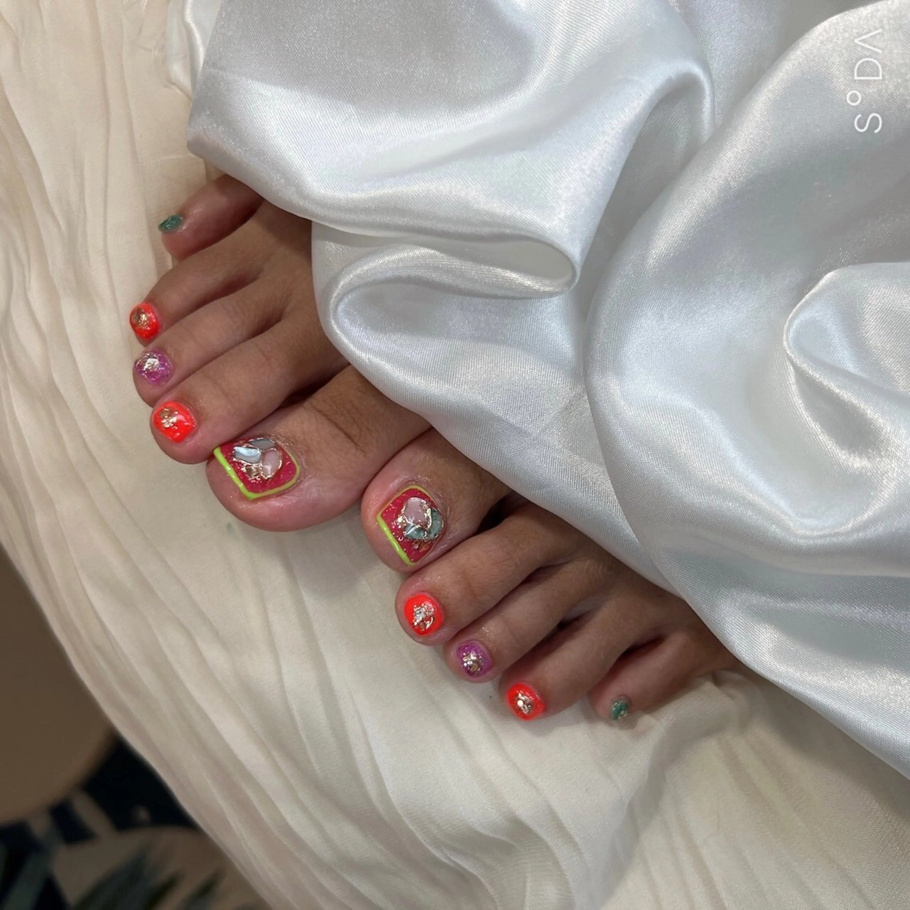 ネイル フットネイル おそろいネイル Hair salon Irie所属・與儀 知佳のネイルデザイン