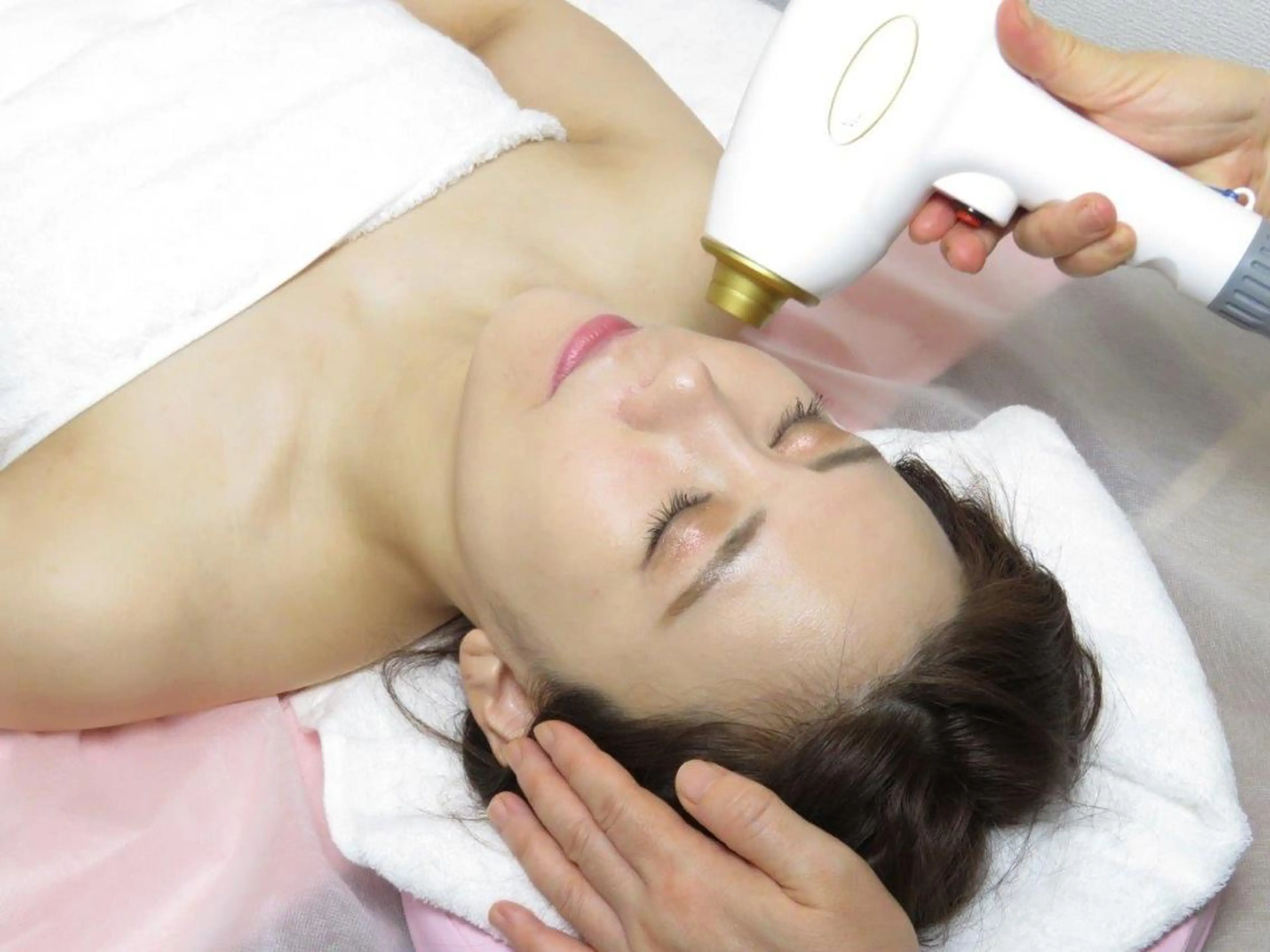 【ハイパーナイフ痩身&小顔コルギ&ハーブピーリング】K-Beauty　東新宿所属・kーbeauty小顔 コルギ&インディバのエステ・リラクイメージ