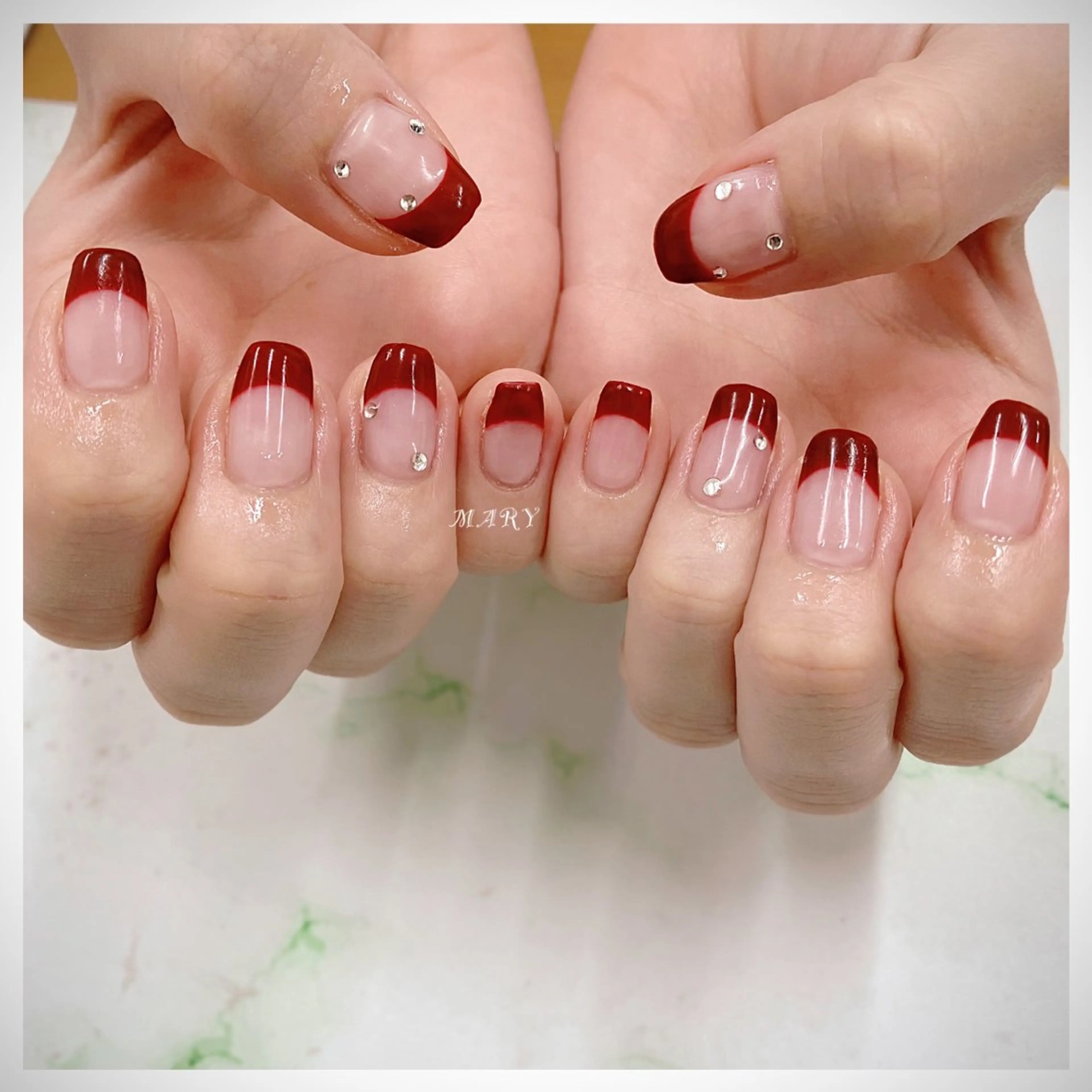 ネイル ボルドー フレンチネイル ニュアンスネイル 赤色 シンプルネイル ハンドネイル Mary nail所属・Mary nail .narumiのネイルデザイン