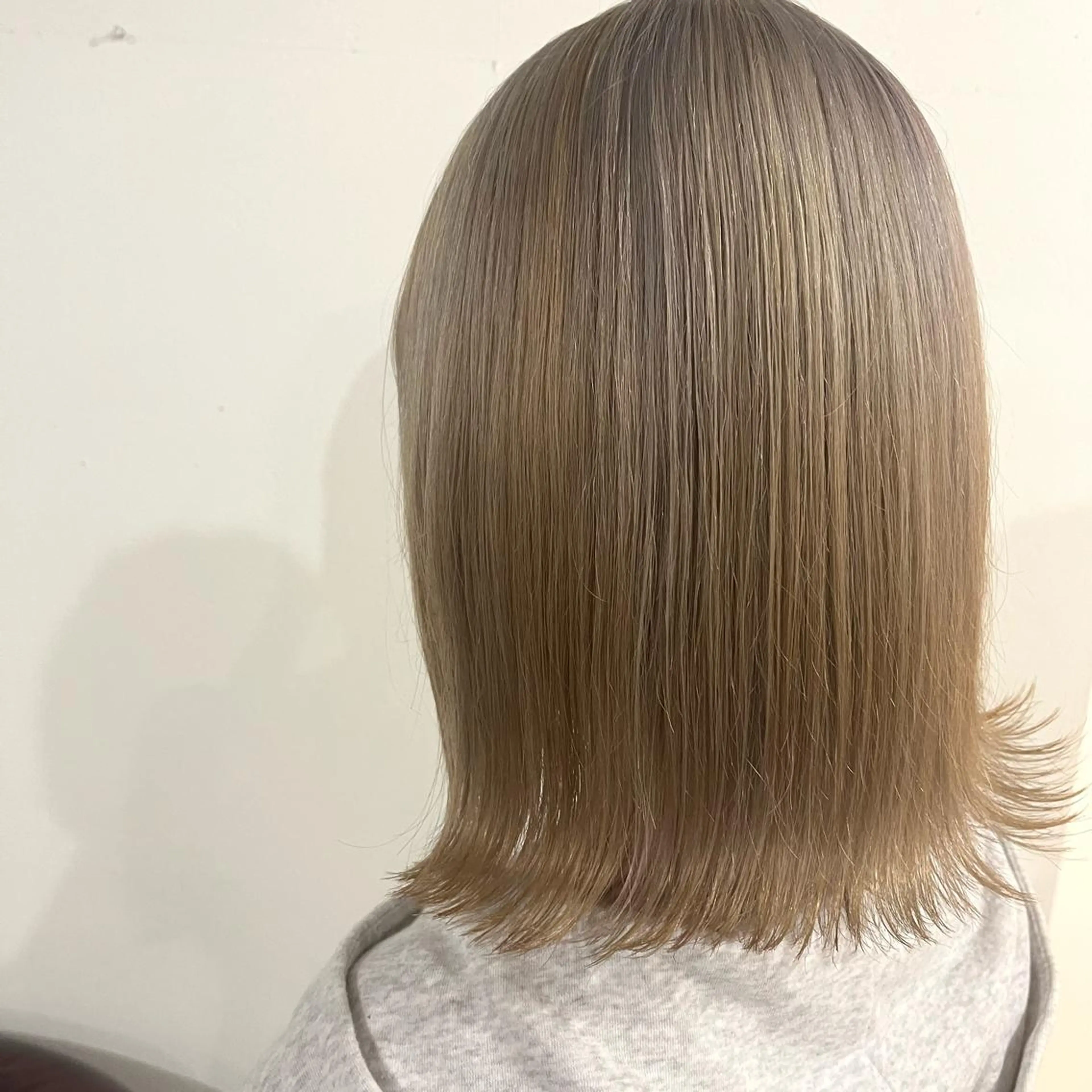 ミディアム カラー ブリーチ ヘアカラー トリートメント ハイトーン/デザイン カラー/DAICHIのヘアスタイル