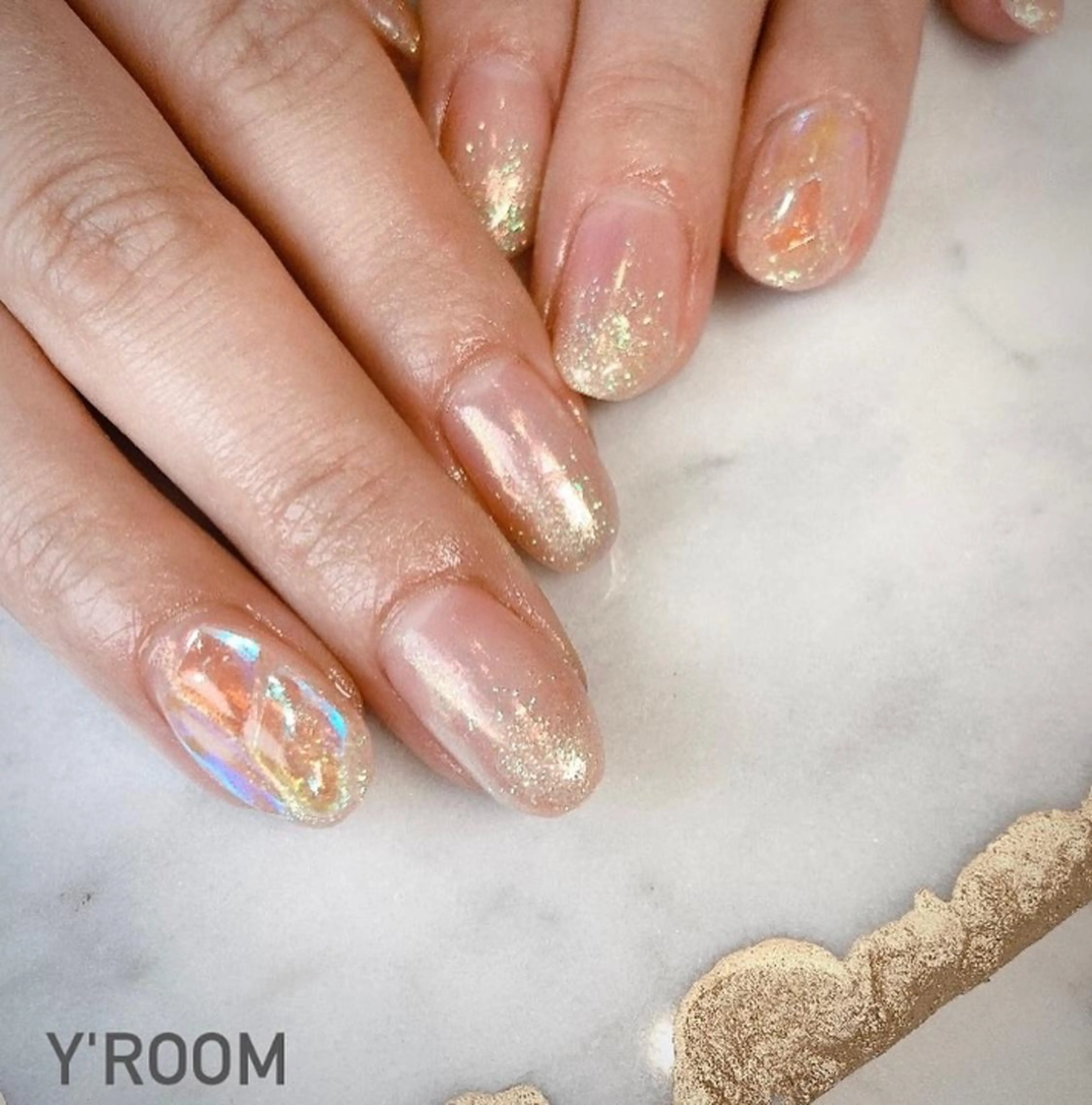 ネイル オーロラネイル フラッシュネイル フットネイル ジェルネイル 氷ネイル・うるうるネイル YUKA （ネイリスト）のネイルデザイン