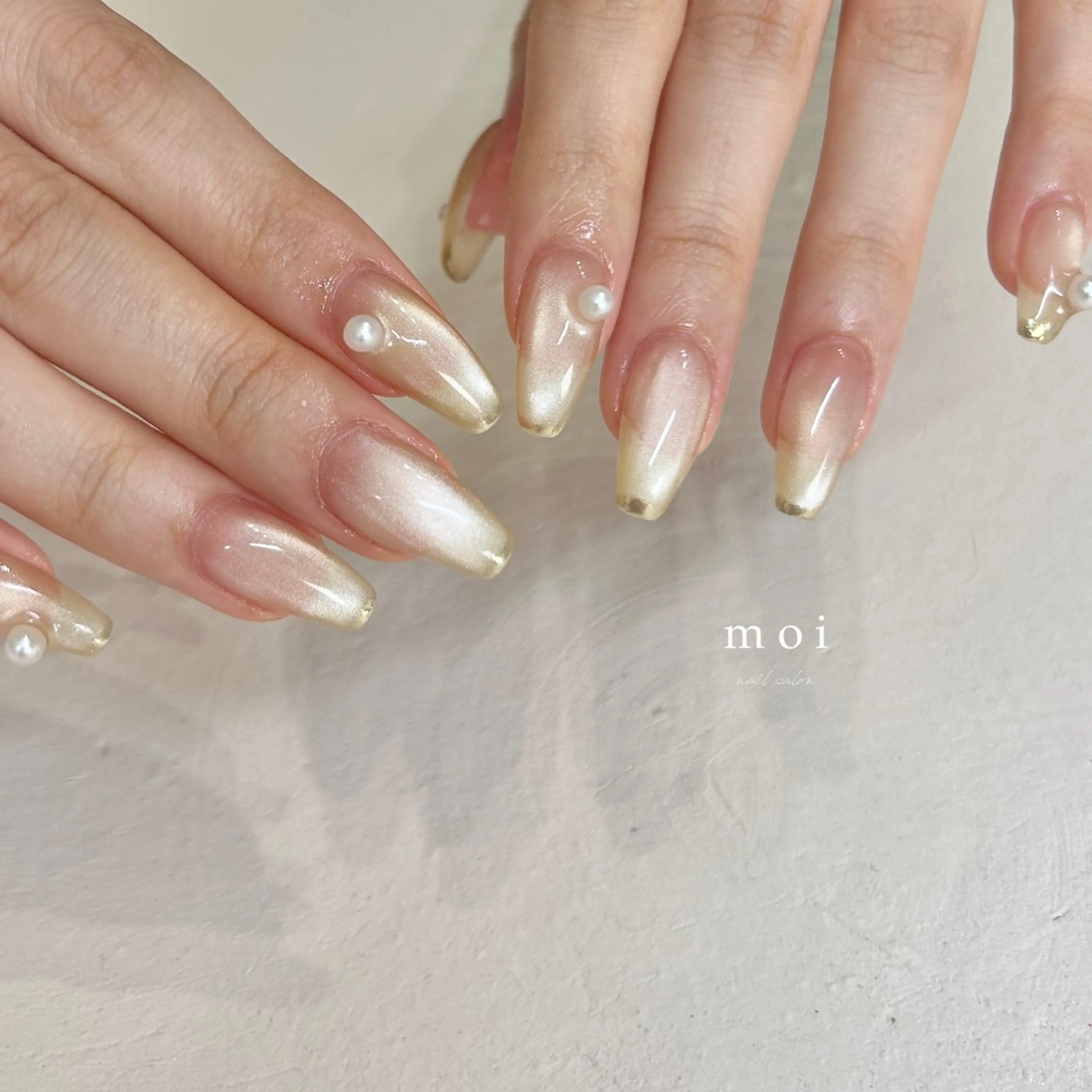 ネイル ゴールド ミラーネイル nail salon moiのネイルデザイン