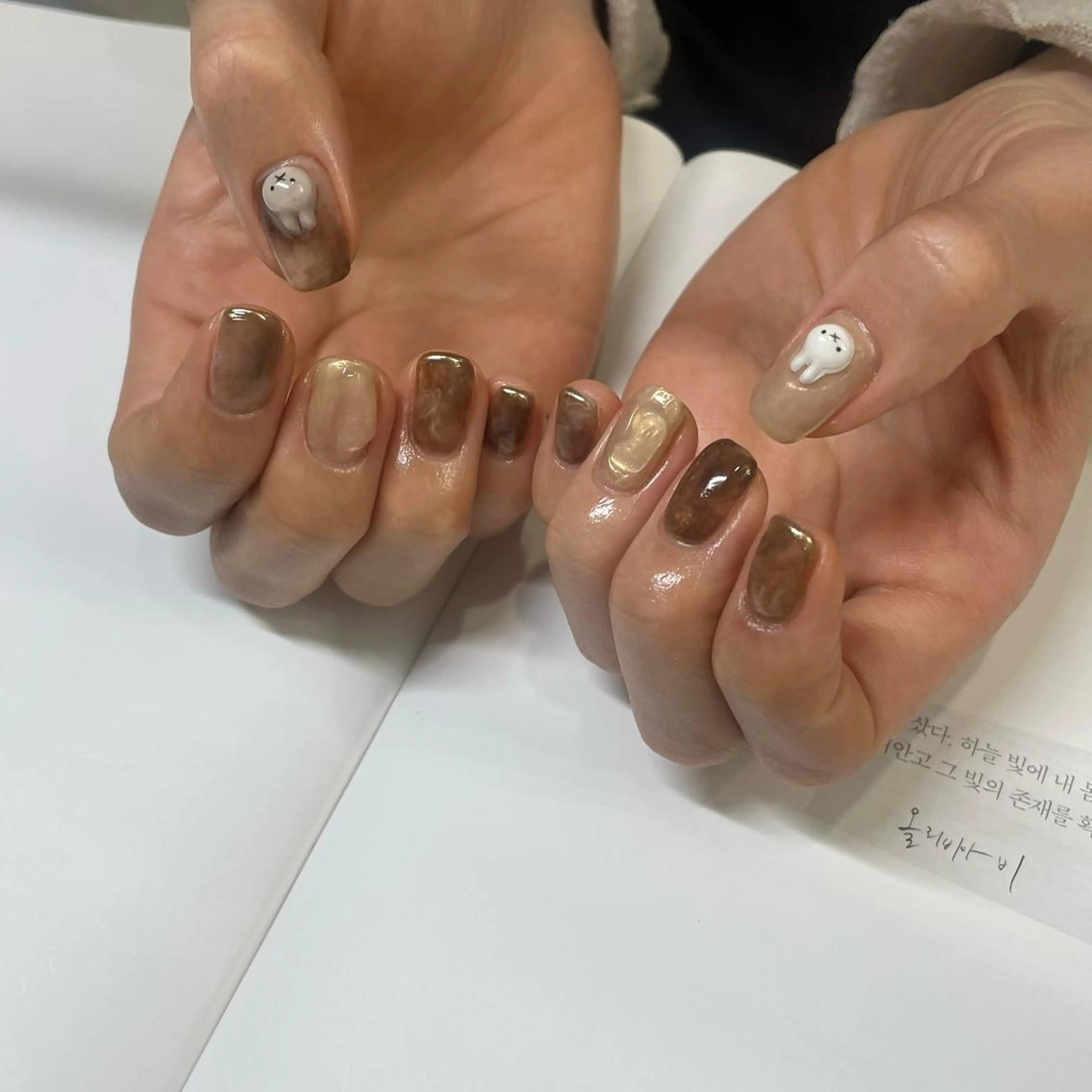 ネイル ニュアンスネイル ハンドネイル ネイルズシャトン🪡 ネイリスト斉藤のネイルデザイン