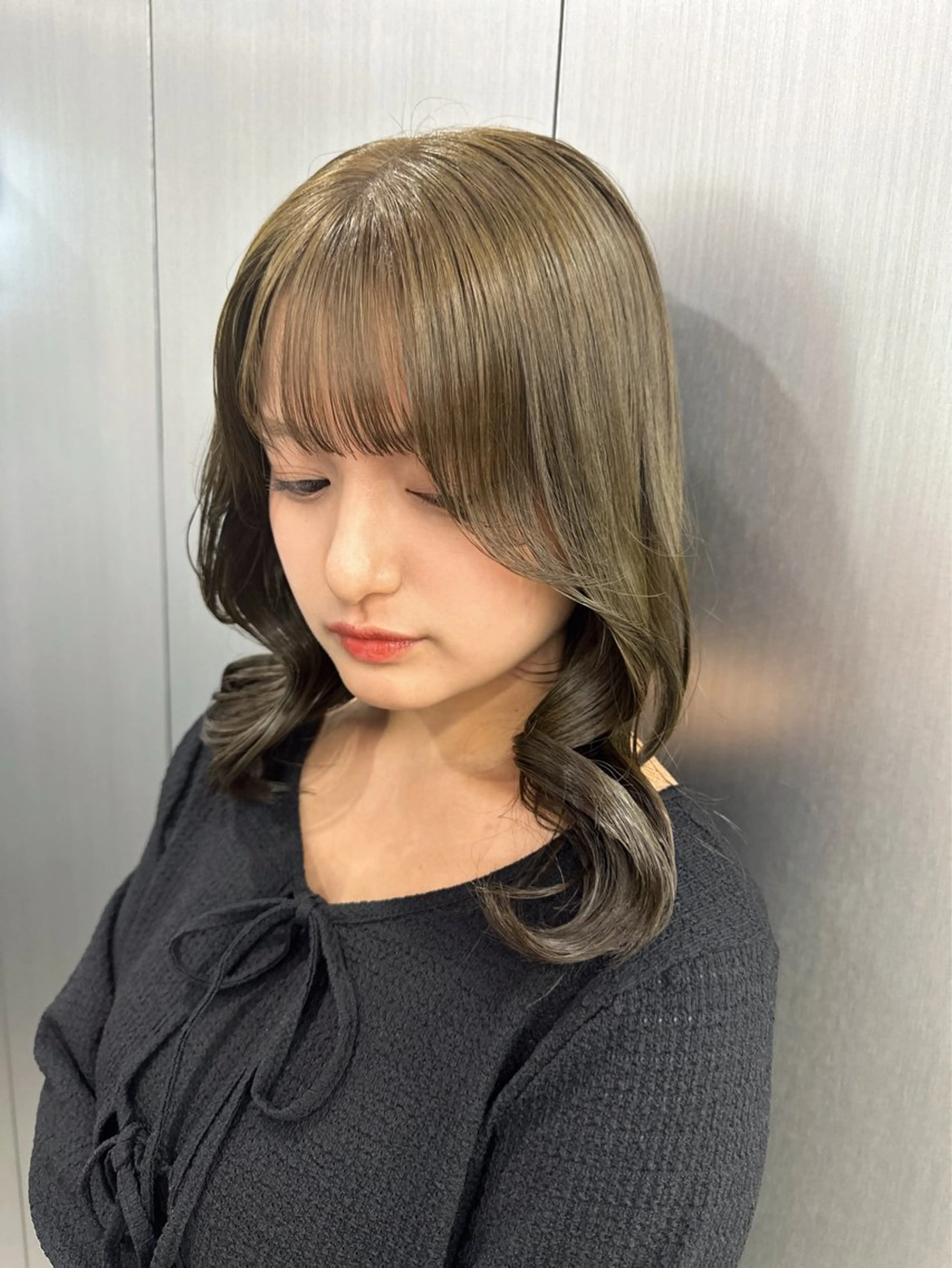 ミディアム カラー ヘアカラー くすみミルクティー／ ブラウン🪡TOWAのヘアスタイル