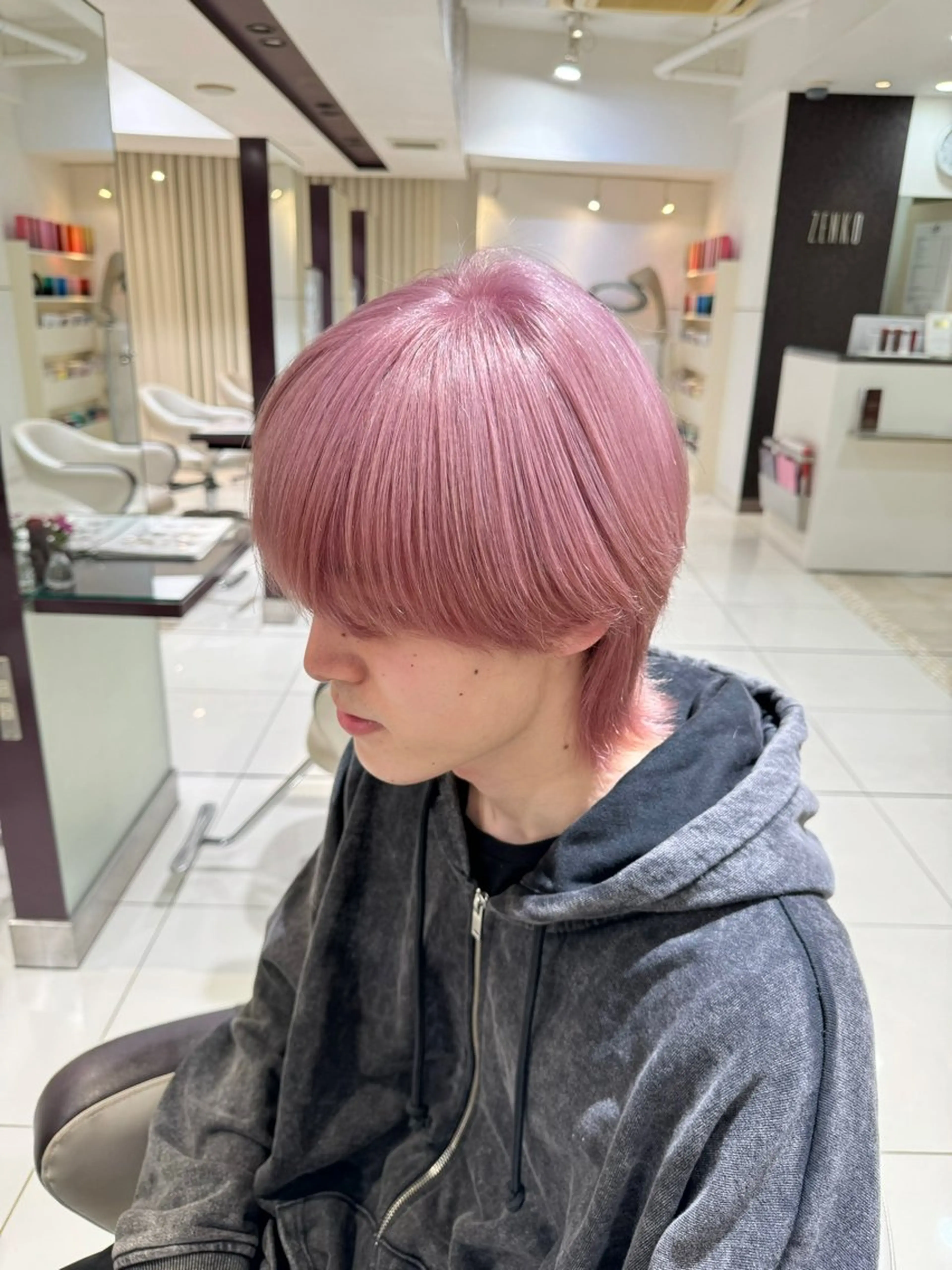 カラー メンズ 透明感カラー ピンクカラー 林 風菜のヘアスタイル