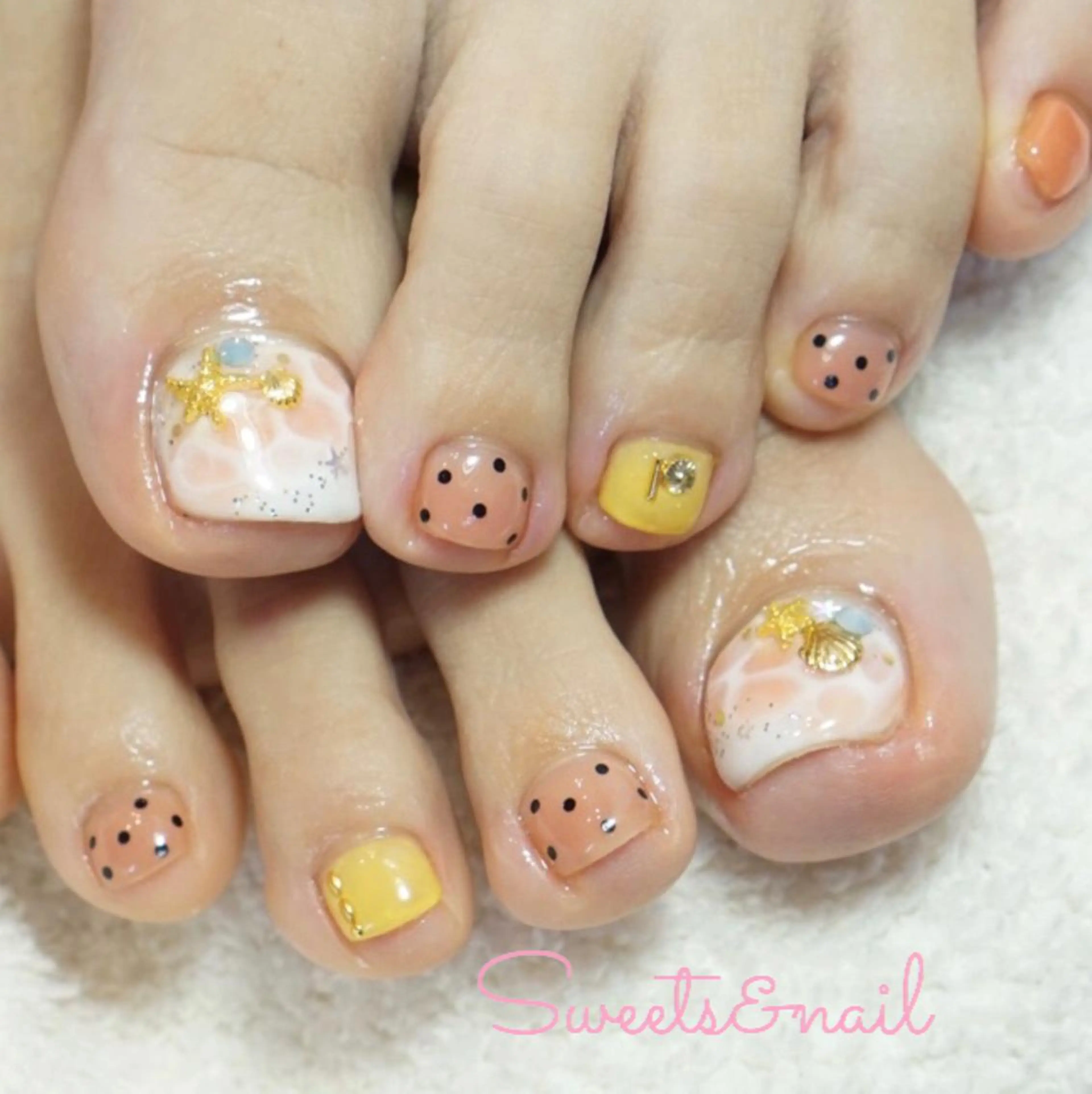 ネイル ドット オレンジ Sweets &nailのネイルデザイン