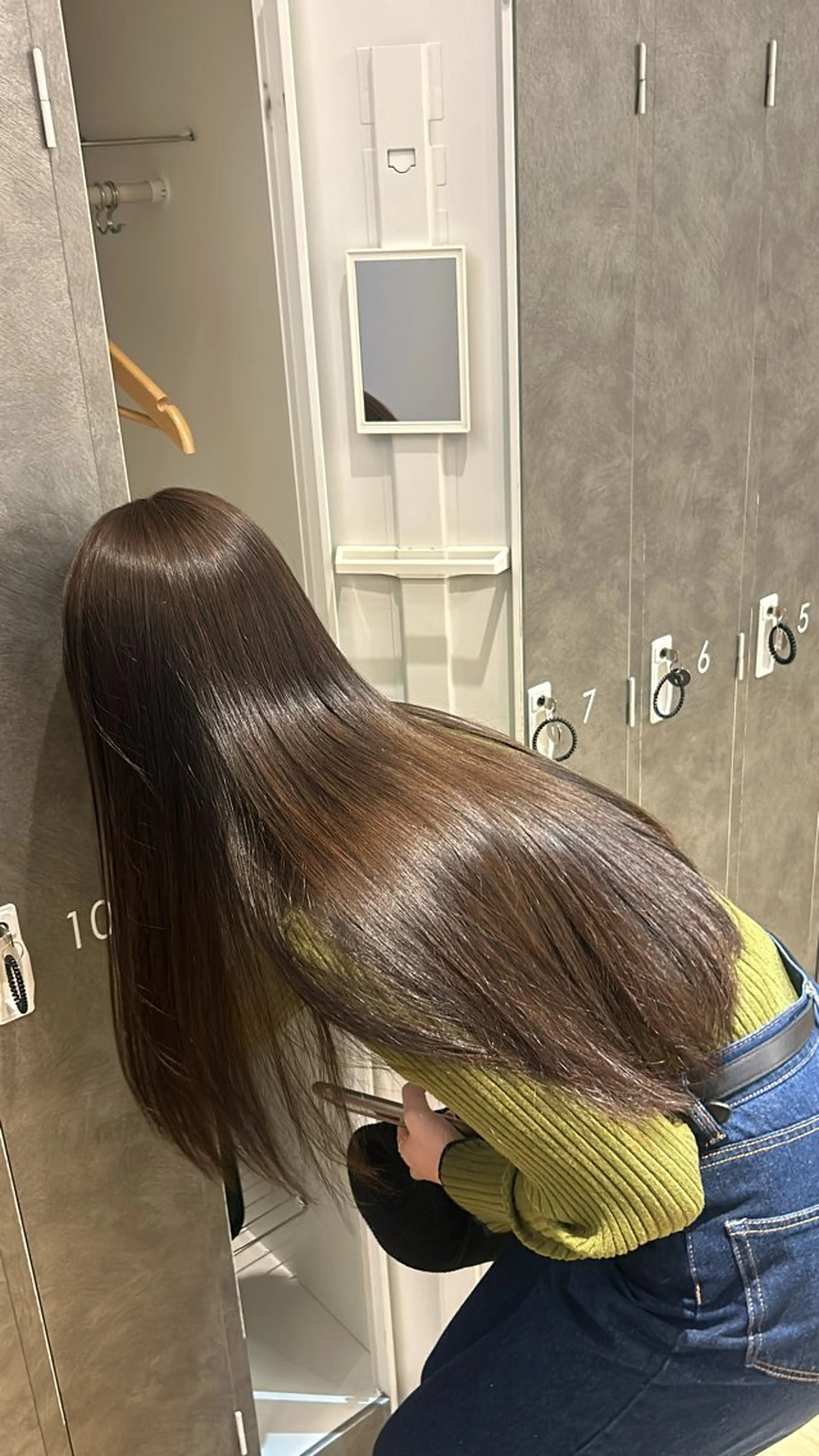 ロング カラー ベージュカラー 透明感カラー オリーブベージュ オリーブカラー 吉岡美音 GIEN NU茶屋町のヘアスタイル