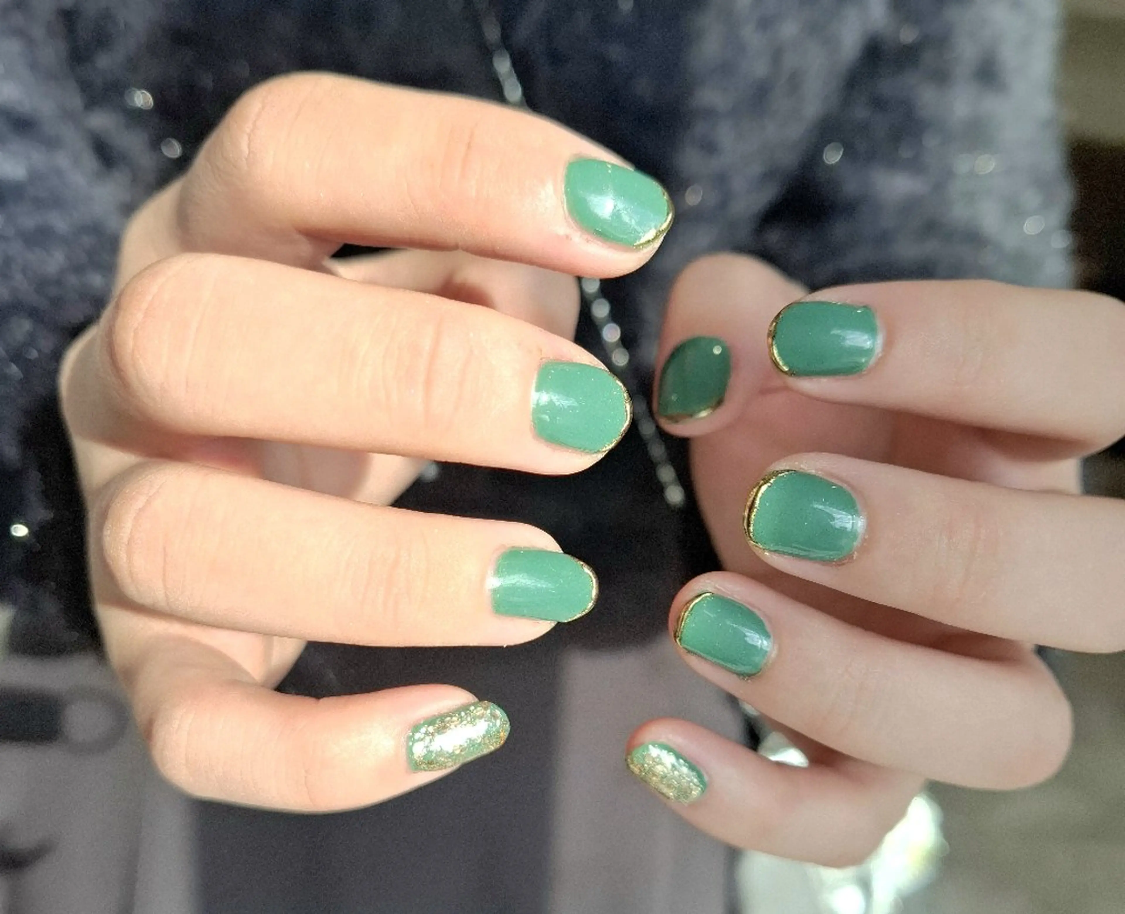 ネイル フレンチネイル ゴールド ラメ(グリッター) KURONOSUHAIRDESIGN所属・岡林 えりのネイルデザイン