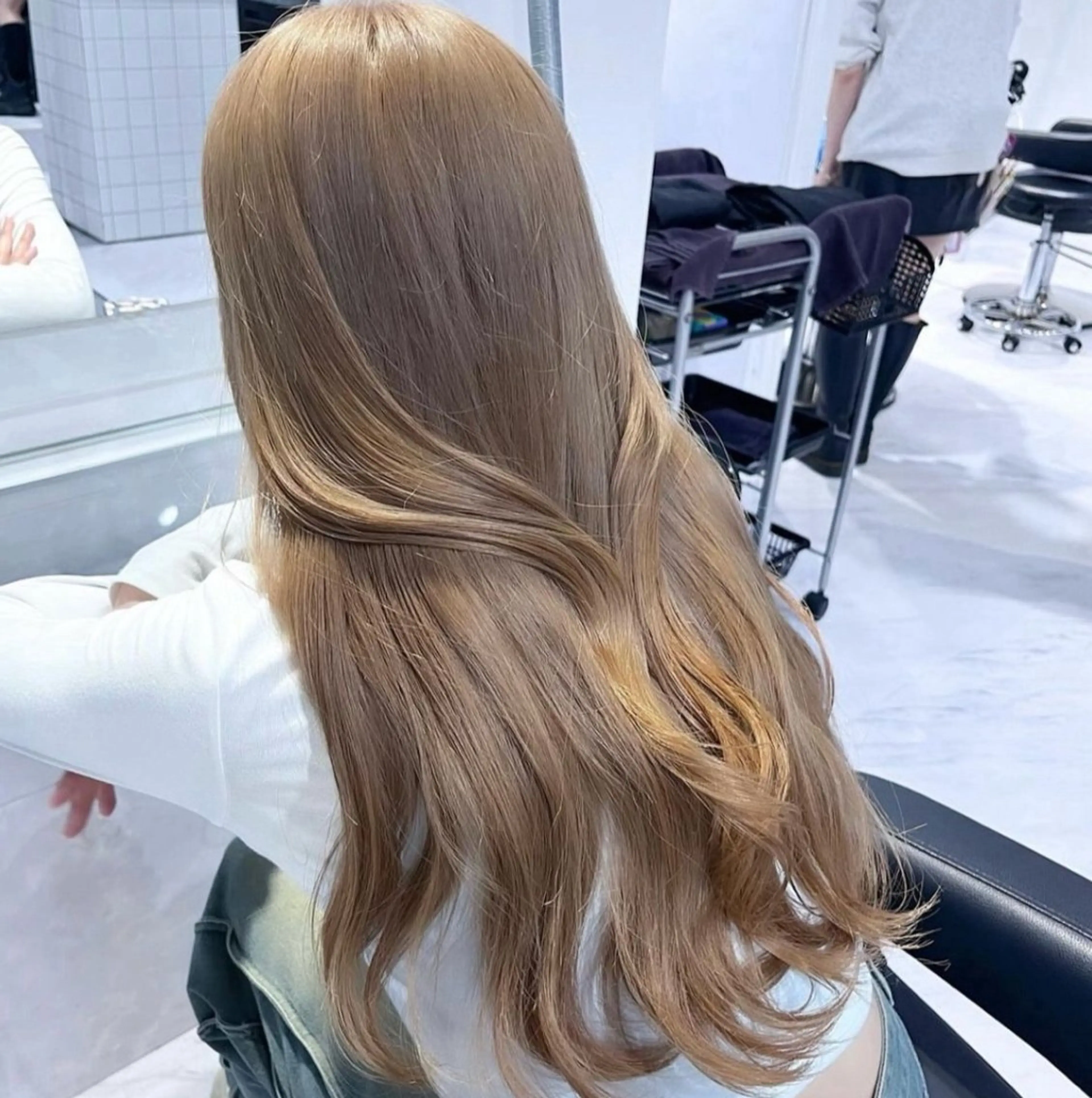 ロング カラー ヘアカラー トリートメント 🫧うる艶トレンド 🫧透明感カラーのヘアスタイル