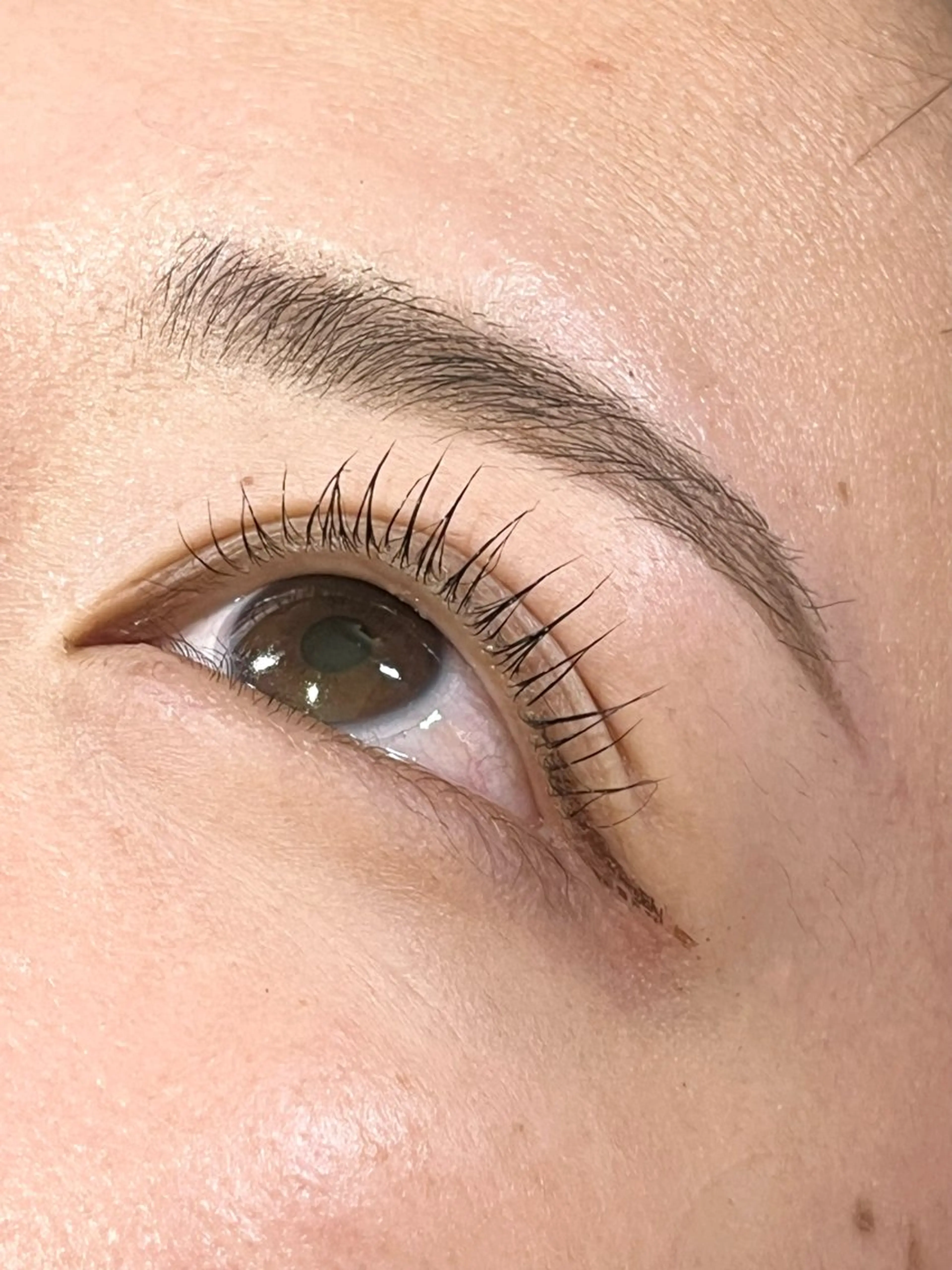 マツエク・マツパ Dカール まつげパーマ マツパ Cure所属・三澤 朱里の眉毛・アイブロウイメージ