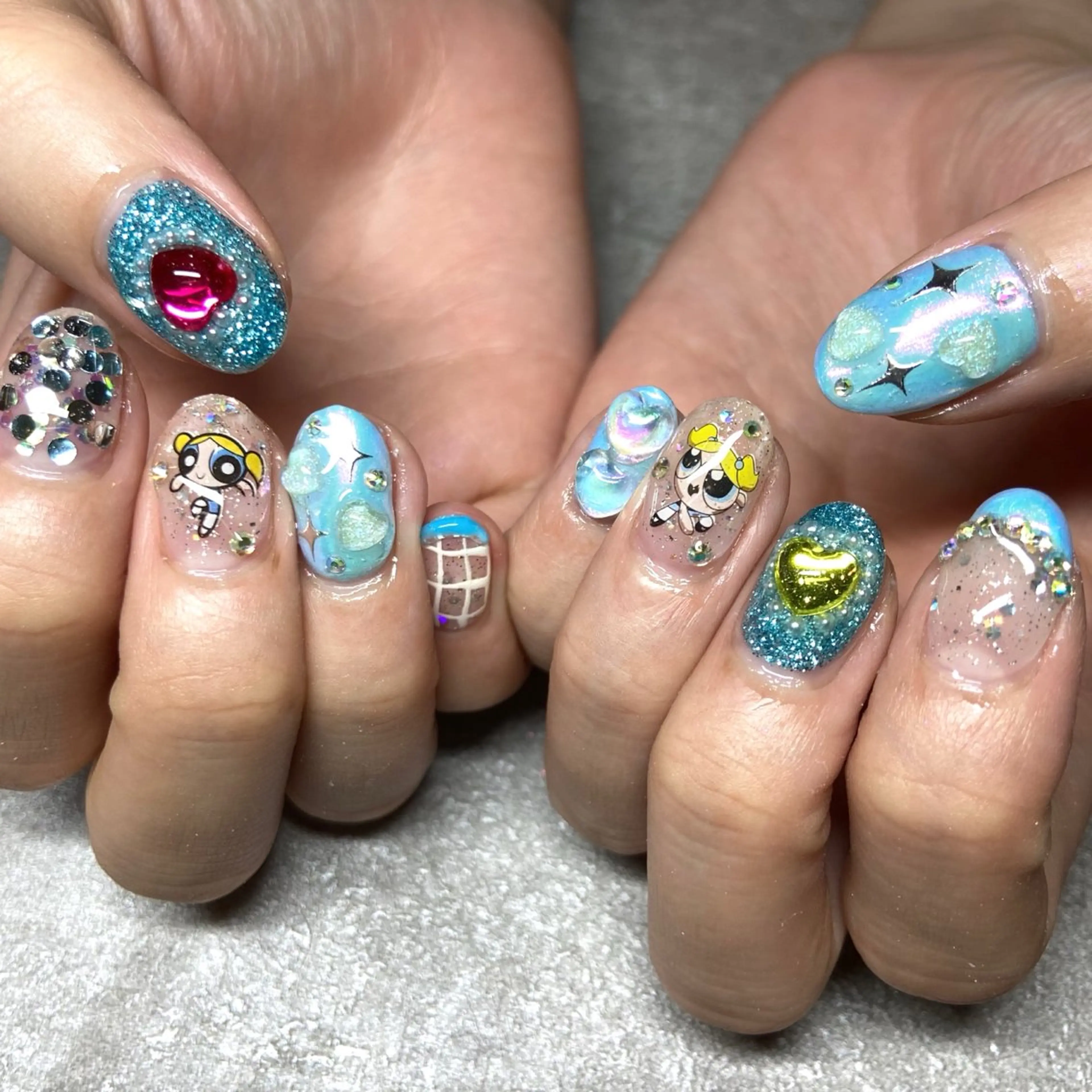 ネイル キラキラネイル Nails VINATI所属・ササキスズナ Jr.ネイリストのネイルデザイン