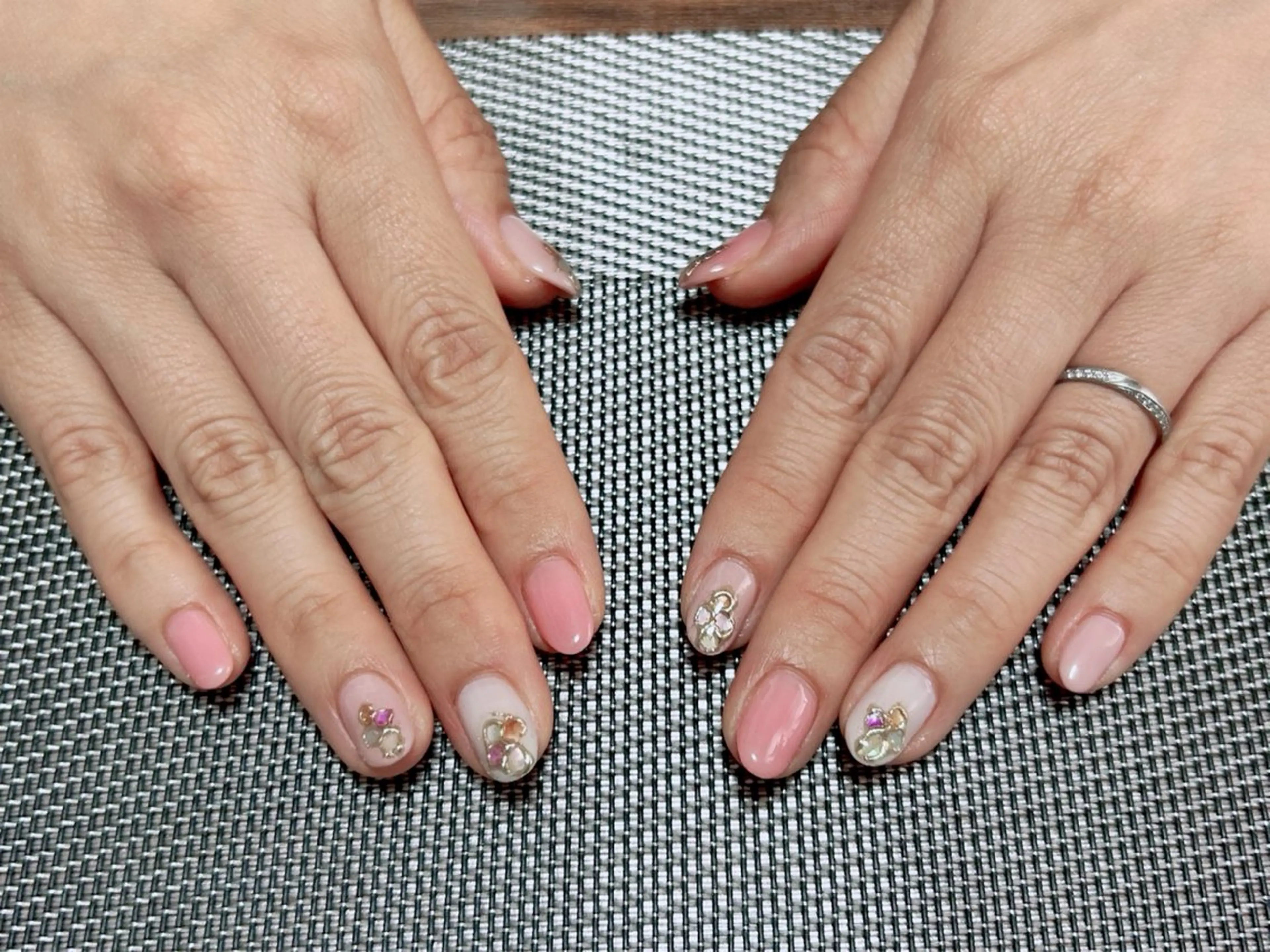 ネイル ピンク ホワイト i nailのネイルデザイン