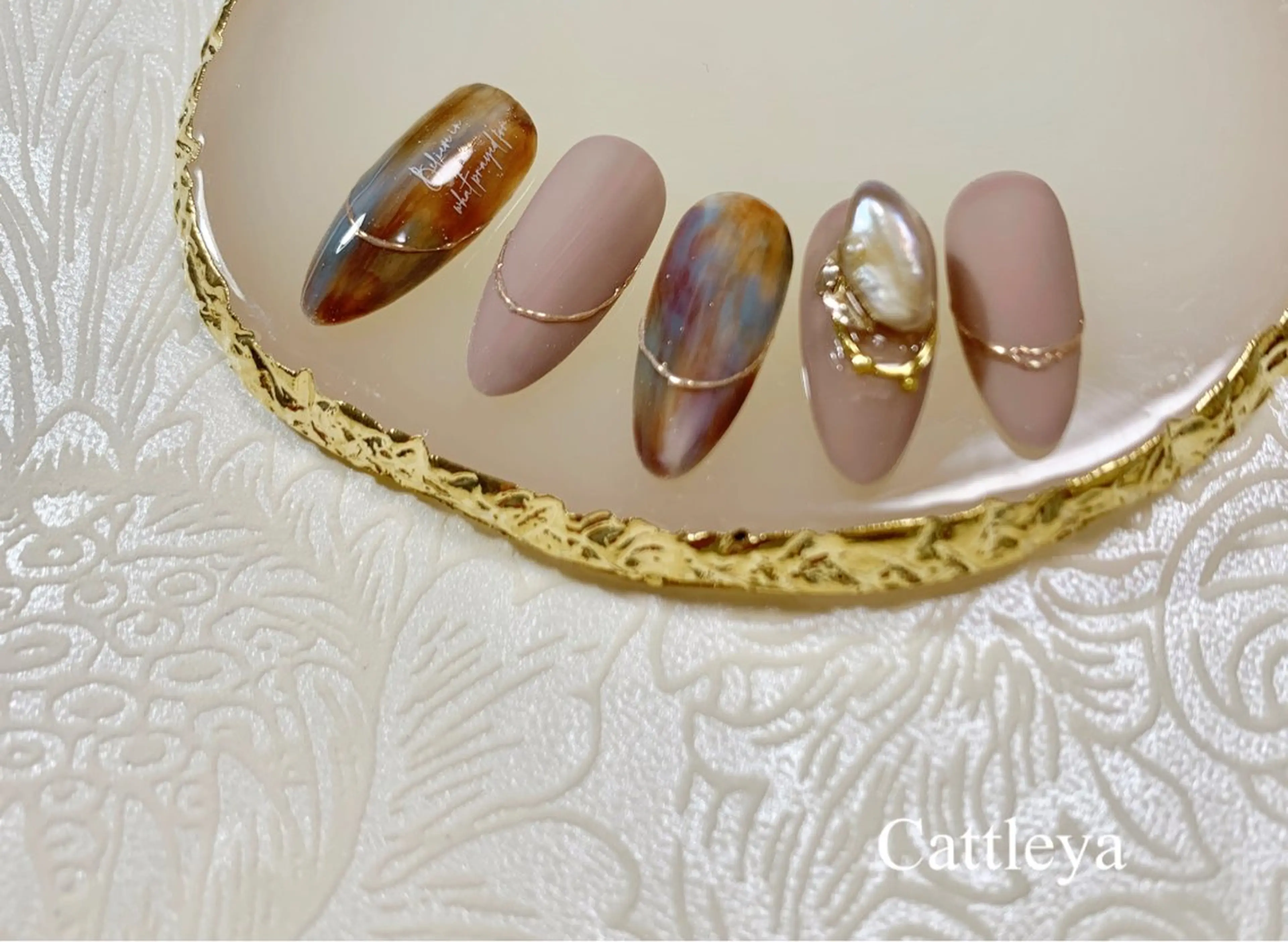ネイル マットネイル ミラーネイル ニュアンスネイル 冬ネイル ハンドネイル Cattleya カトレアのネイルデザイン
