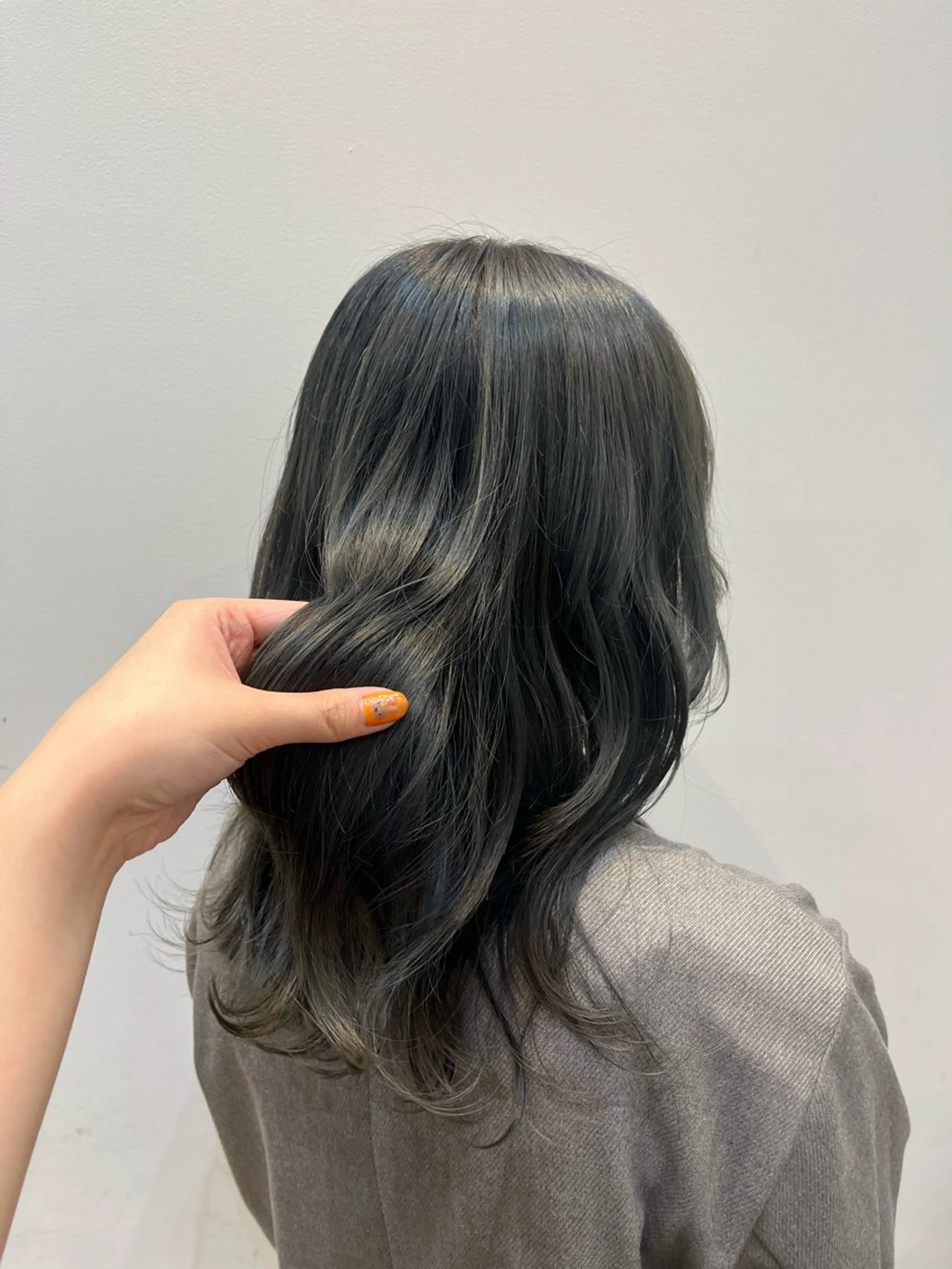 カラー 相田 佳乃のヘアスタイル