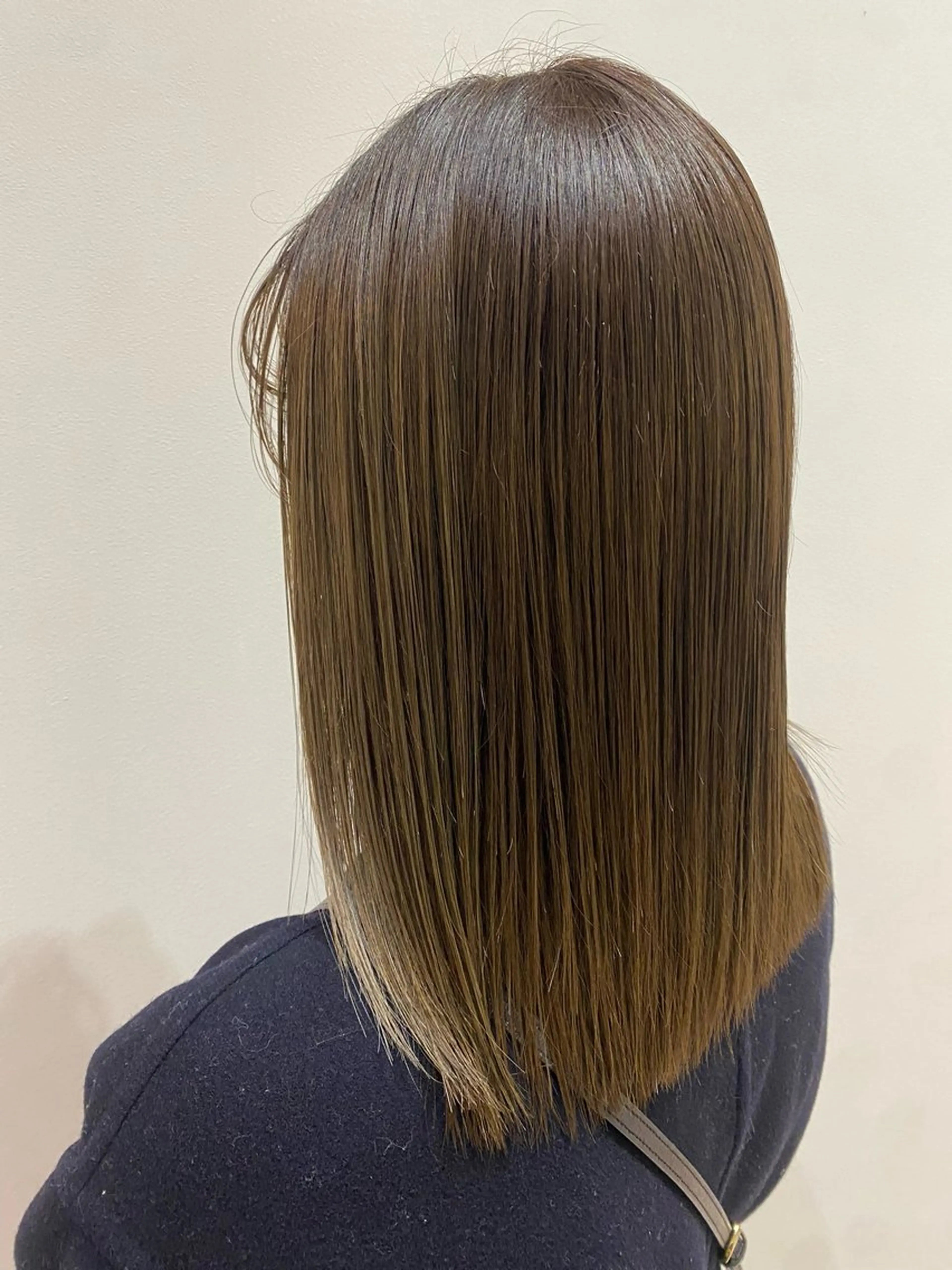 ミディアム カラー ブリーチ グレージュ ハイライトカラー ハイライト カット ヘアカラー トリートメント ♡オシャ髪♡AI ✂️newi町田のヘアスタイル