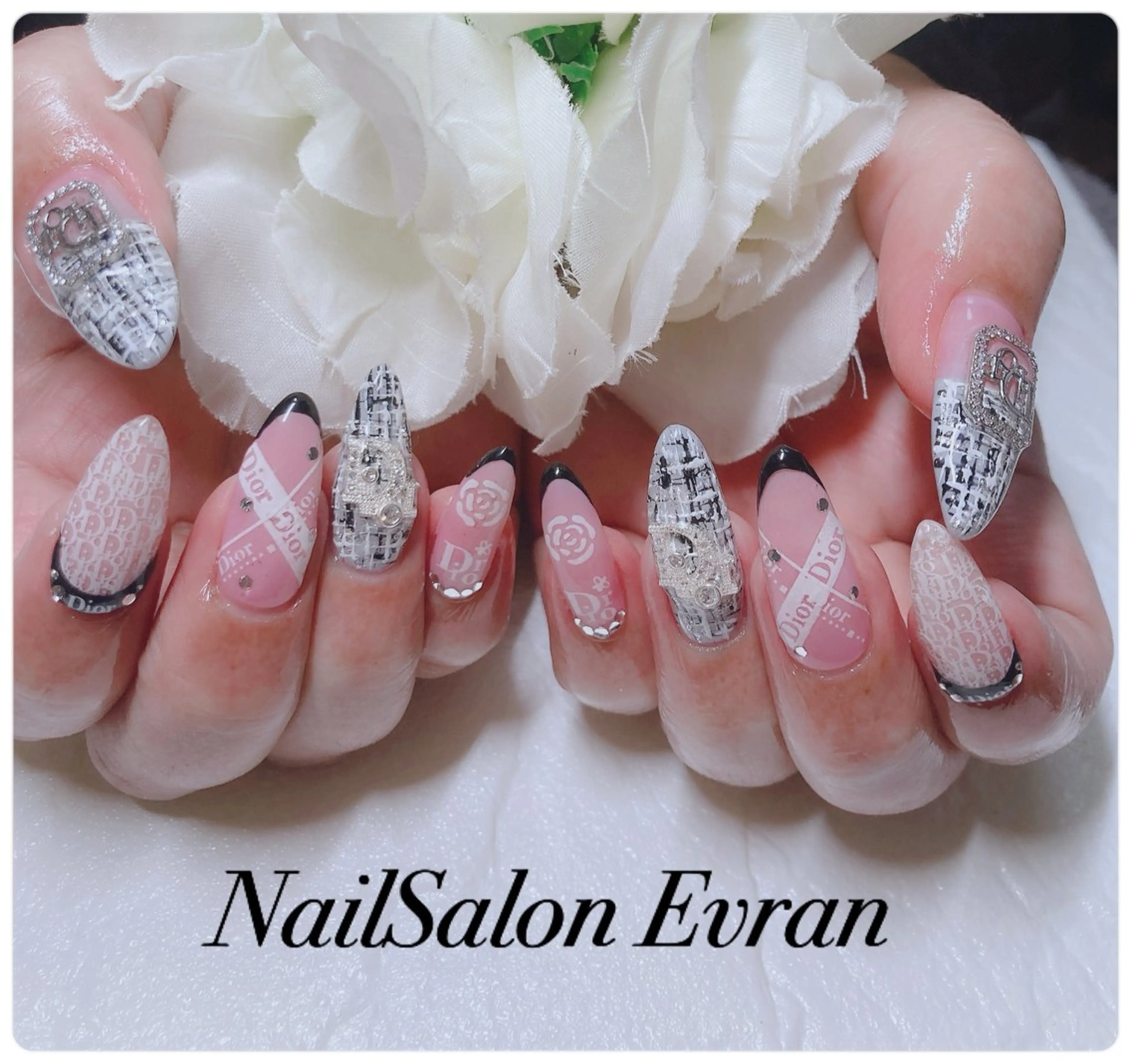 ネイル アートネイル フレンチネイル マグネットネイル 持ち込み ニュアンスネイル ハンドネイル Nail salon Evranのネイルデザイン