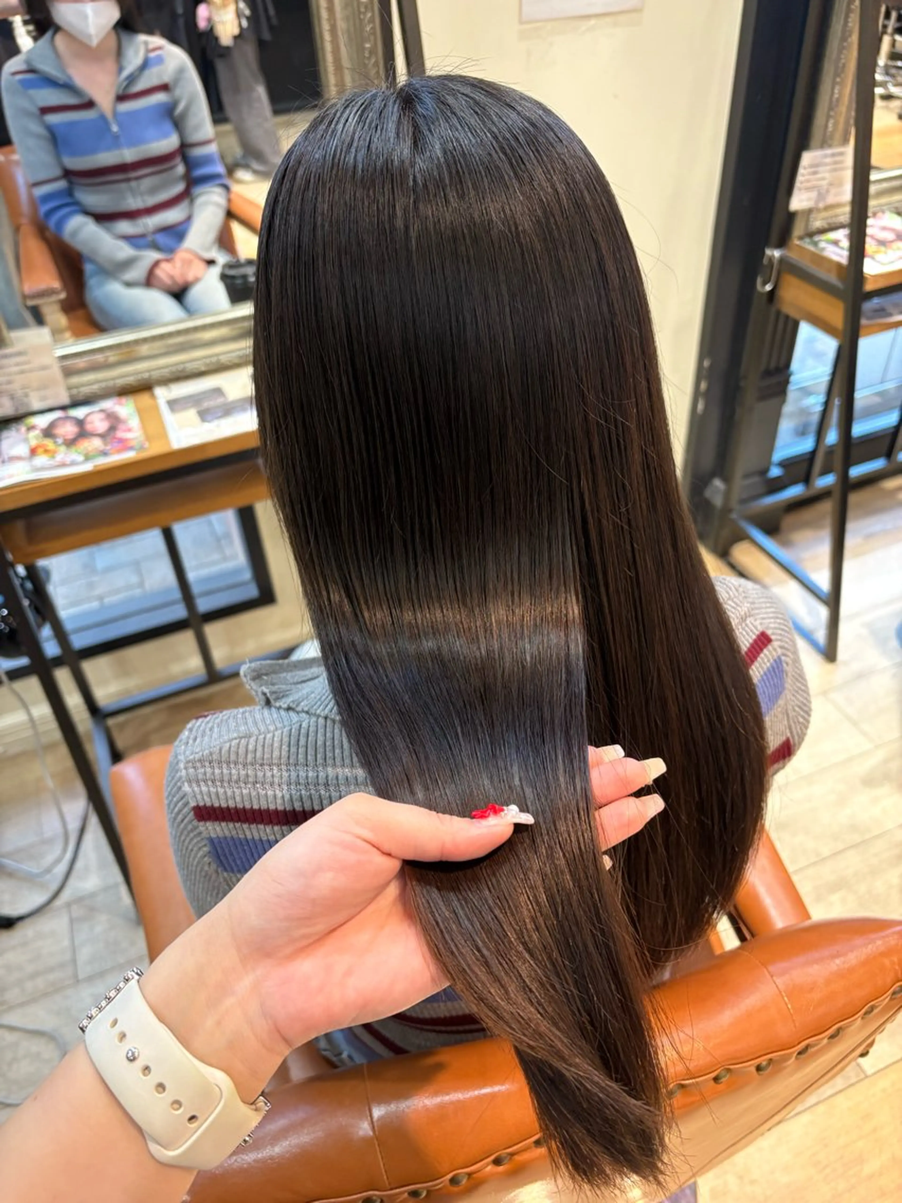 カラー ヘアカラー トリートメント しおり🍬 KOKORO🤍のヘアスタイル