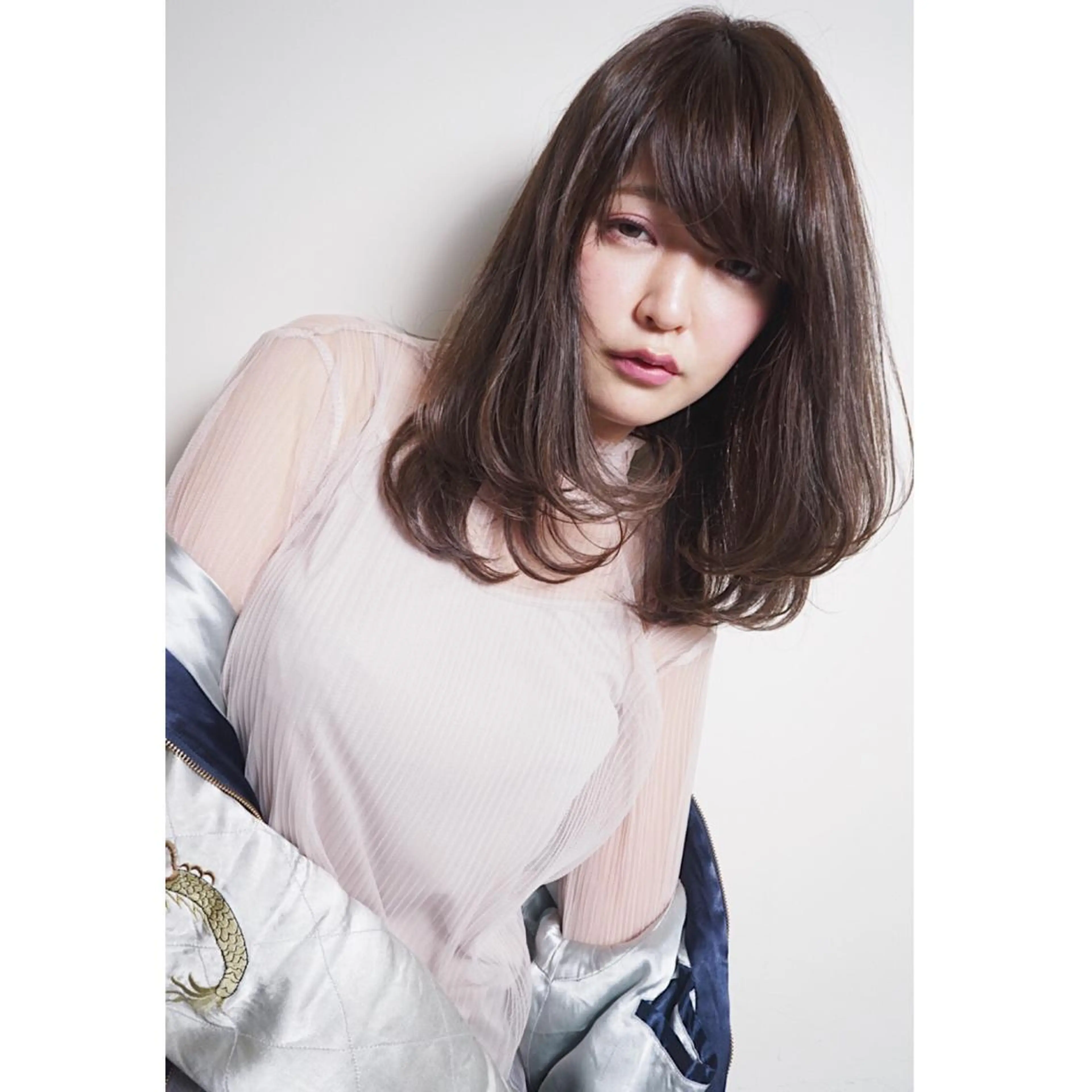 ミディアム カラー グレージュ ✨艶ブリーチカラー ✨四ノ宮裕己のヘアスタイル