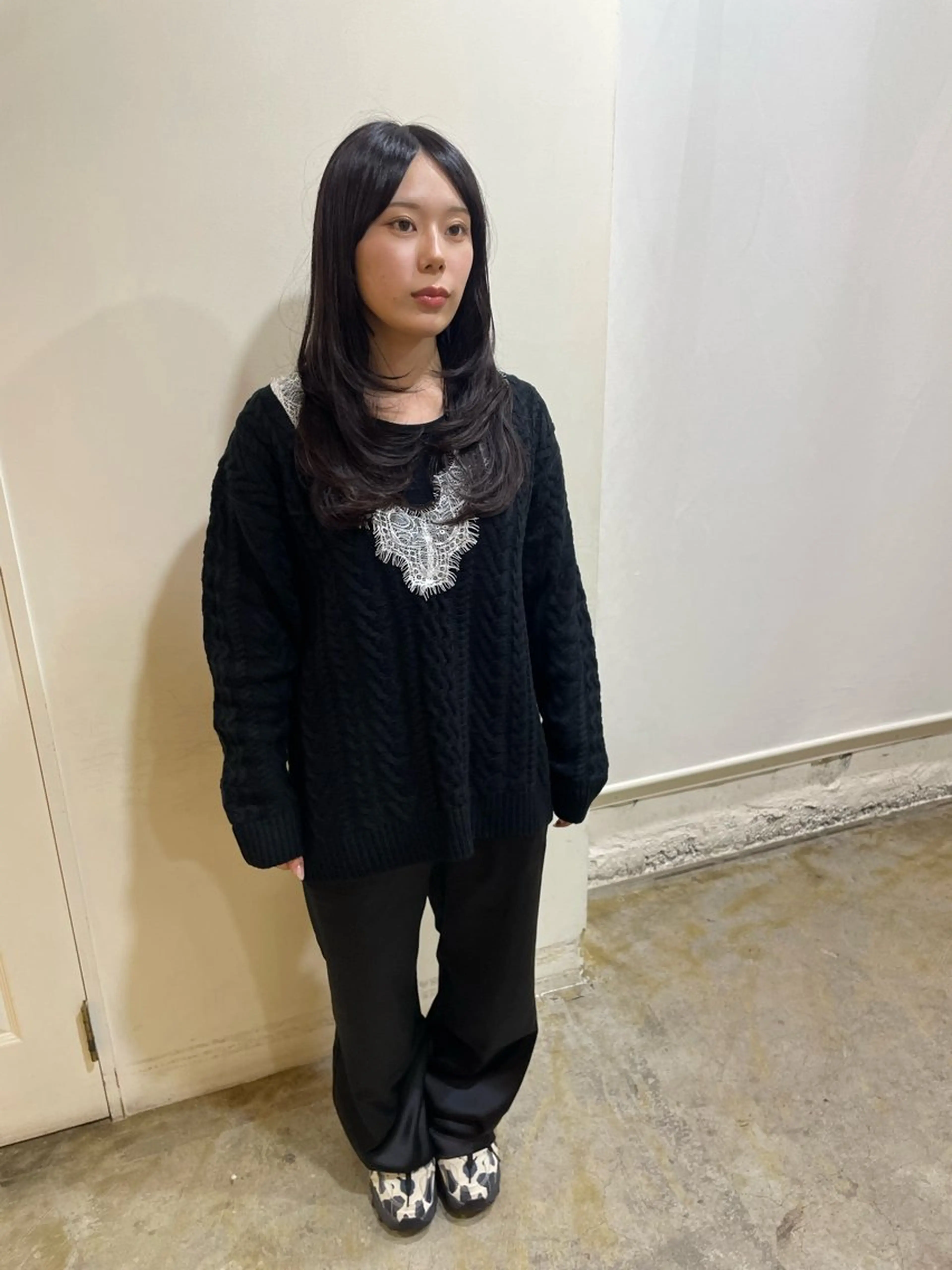 ロング カラー ロングレイヤー 黒髪 ブルーカラー ブルーブラック レイヤーカット カット ヘアカラー トリートメント MIOベージュカラー 柔らかいカラーのヘアスタイル