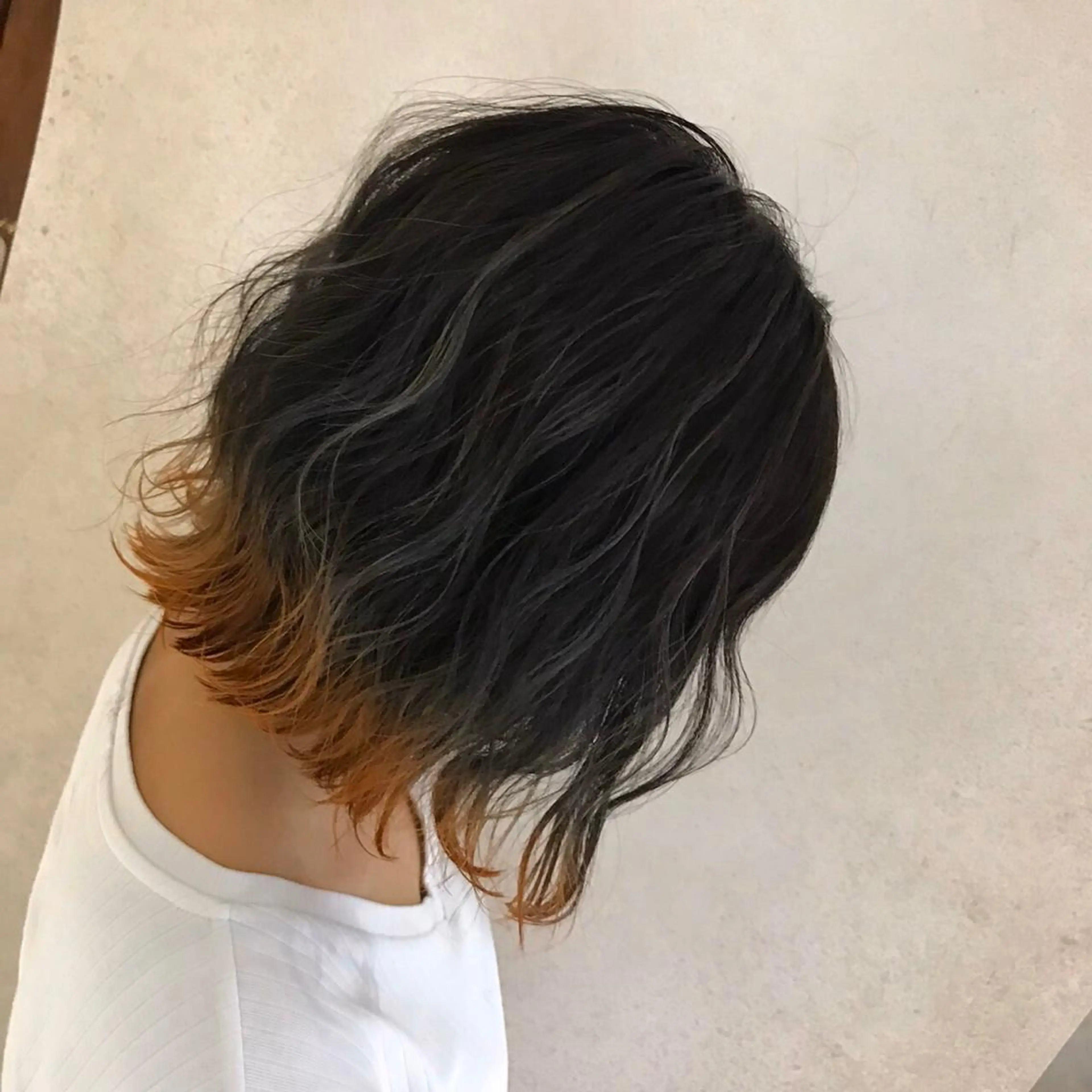 ミディアム カラー オレンジ 黒田 菜結のヘアスタイル