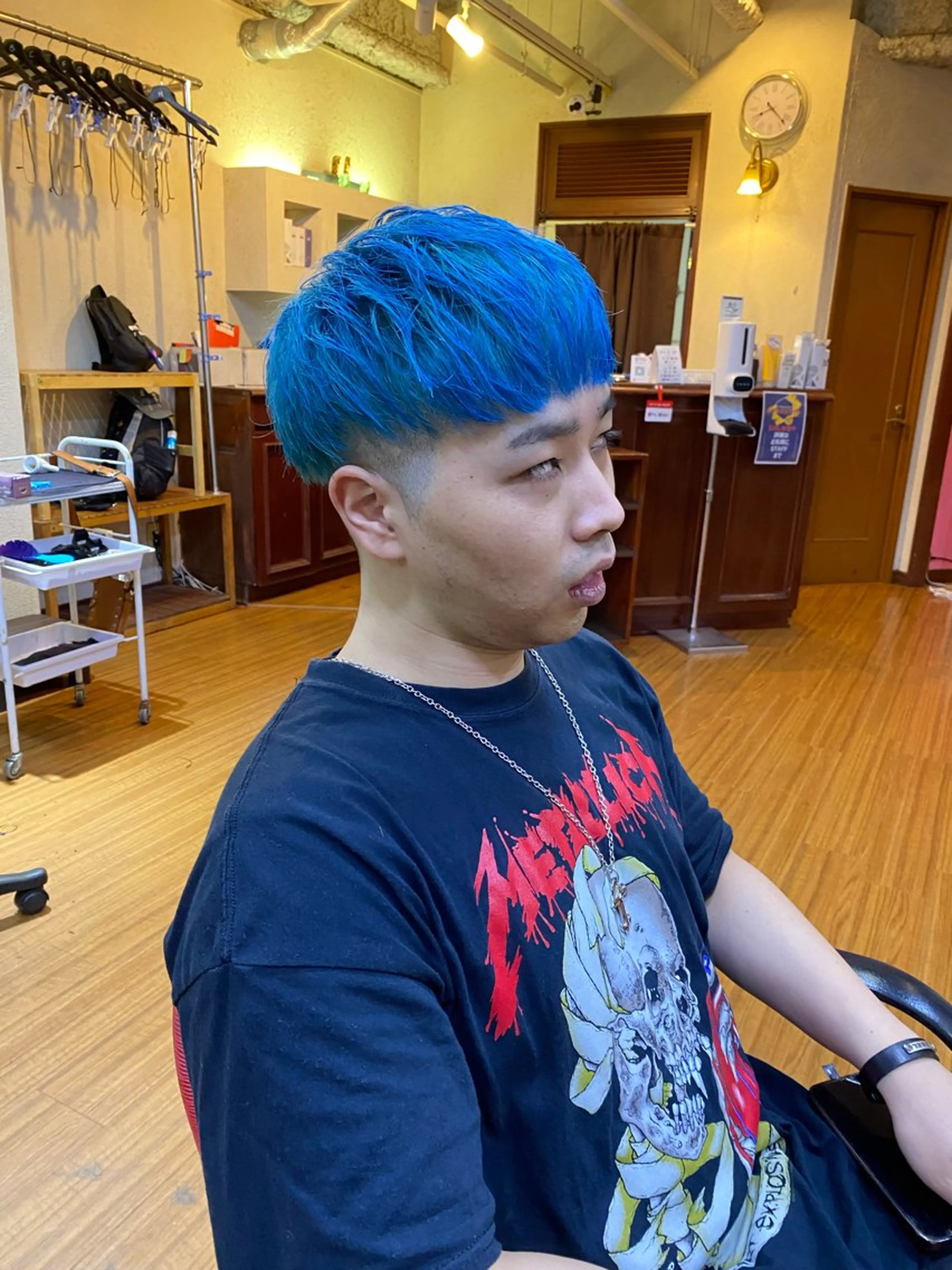 ショート カラー メンズ ブルーカラー ヘアカラー 【阪急六甲 サロン ド ロイ】所属・メンズ特化 岸本 阪急六甲サロンドロイのヘアスタイル