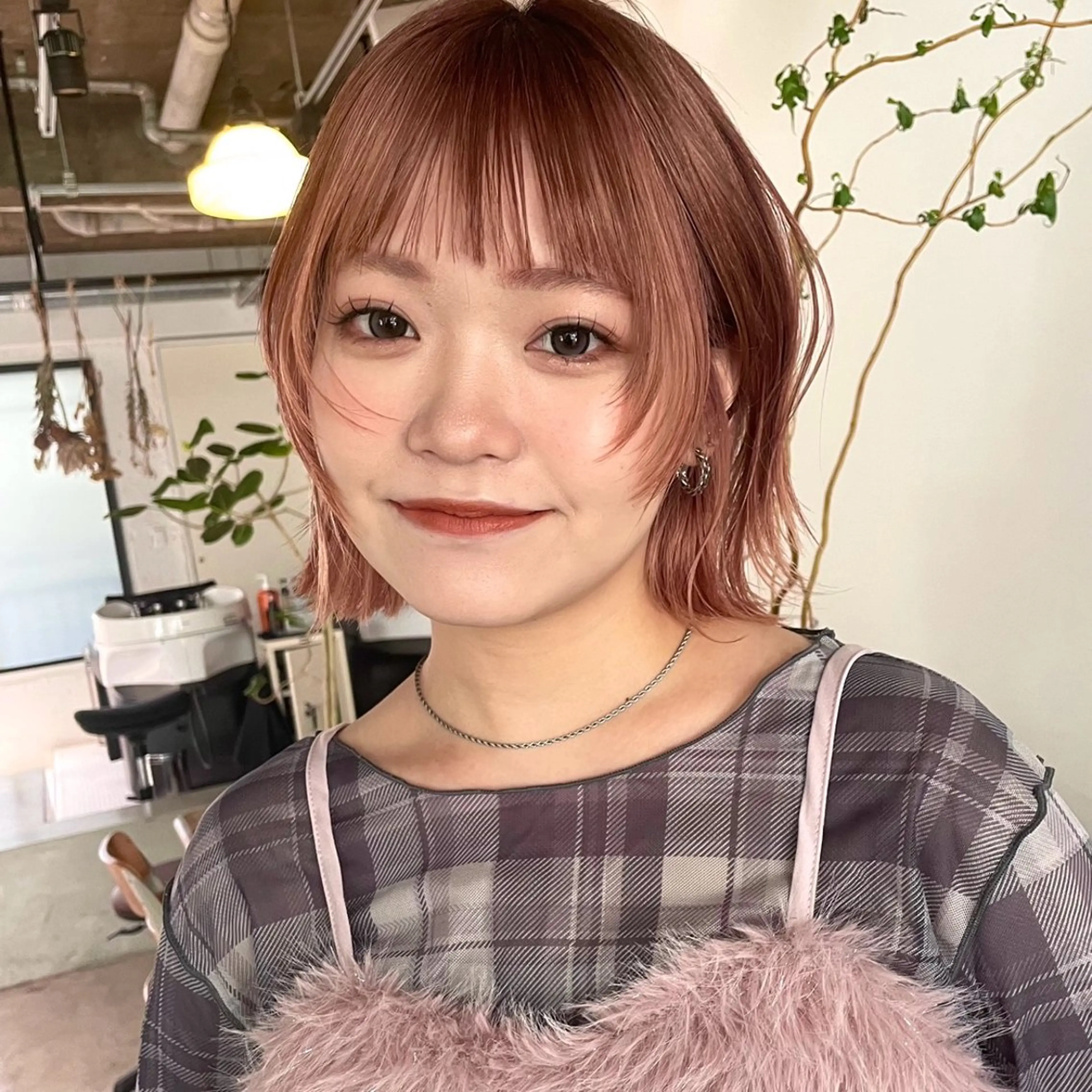 ミディアム カラー ベージュカラー ブリーチ ピンクカラー ピンクベージュ ヘアカラー ユウナ🎀暖色/オリ ーブカラー/レイヤーのヘアスタイル