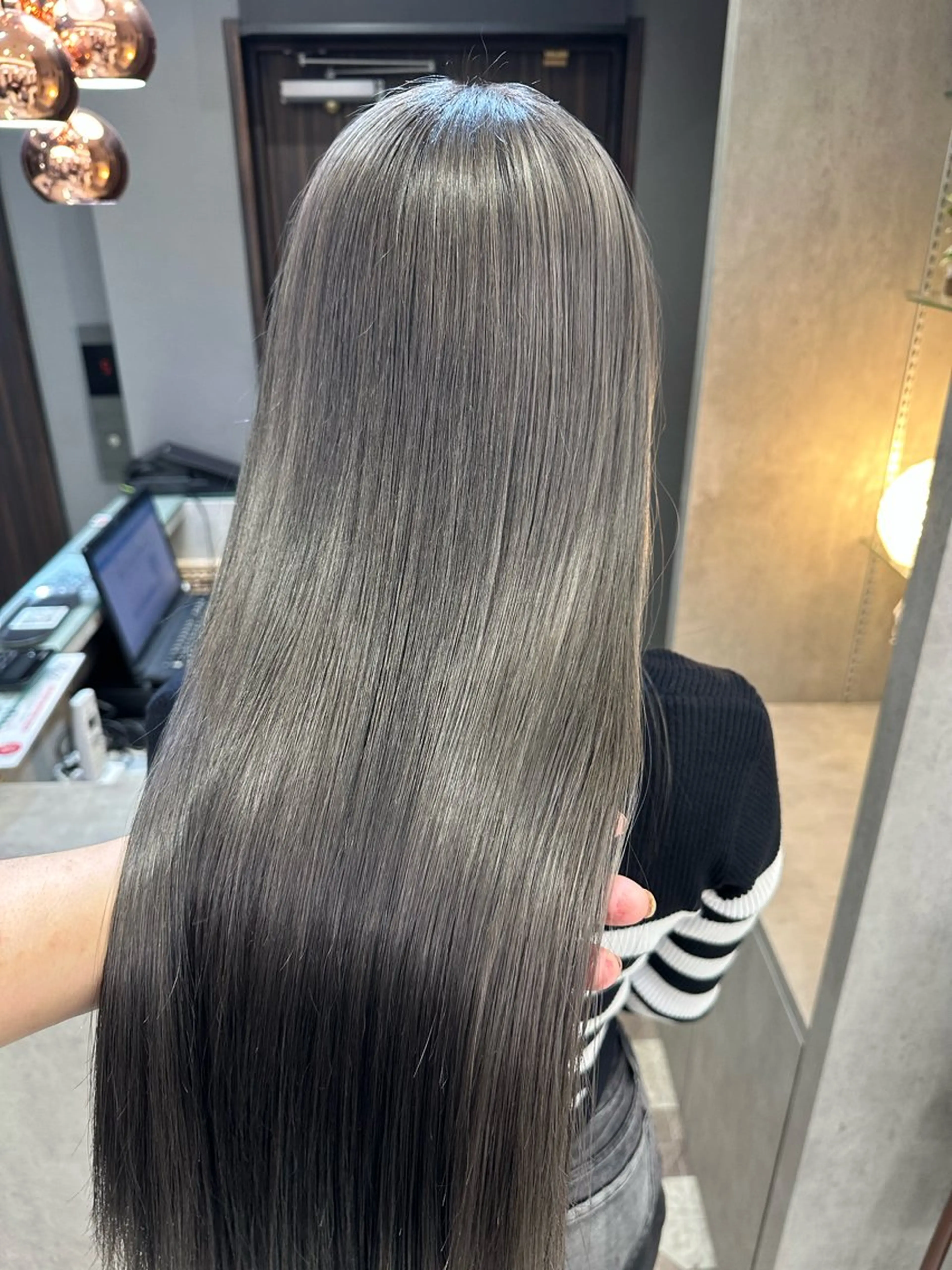 ロング カラー ベージュカラー カシス ハイトーンカラー ミルクティーベージュ ピンクカラー ヘアカラー AYAKASA 暖色カラー/レイヤーのヘアスタイル