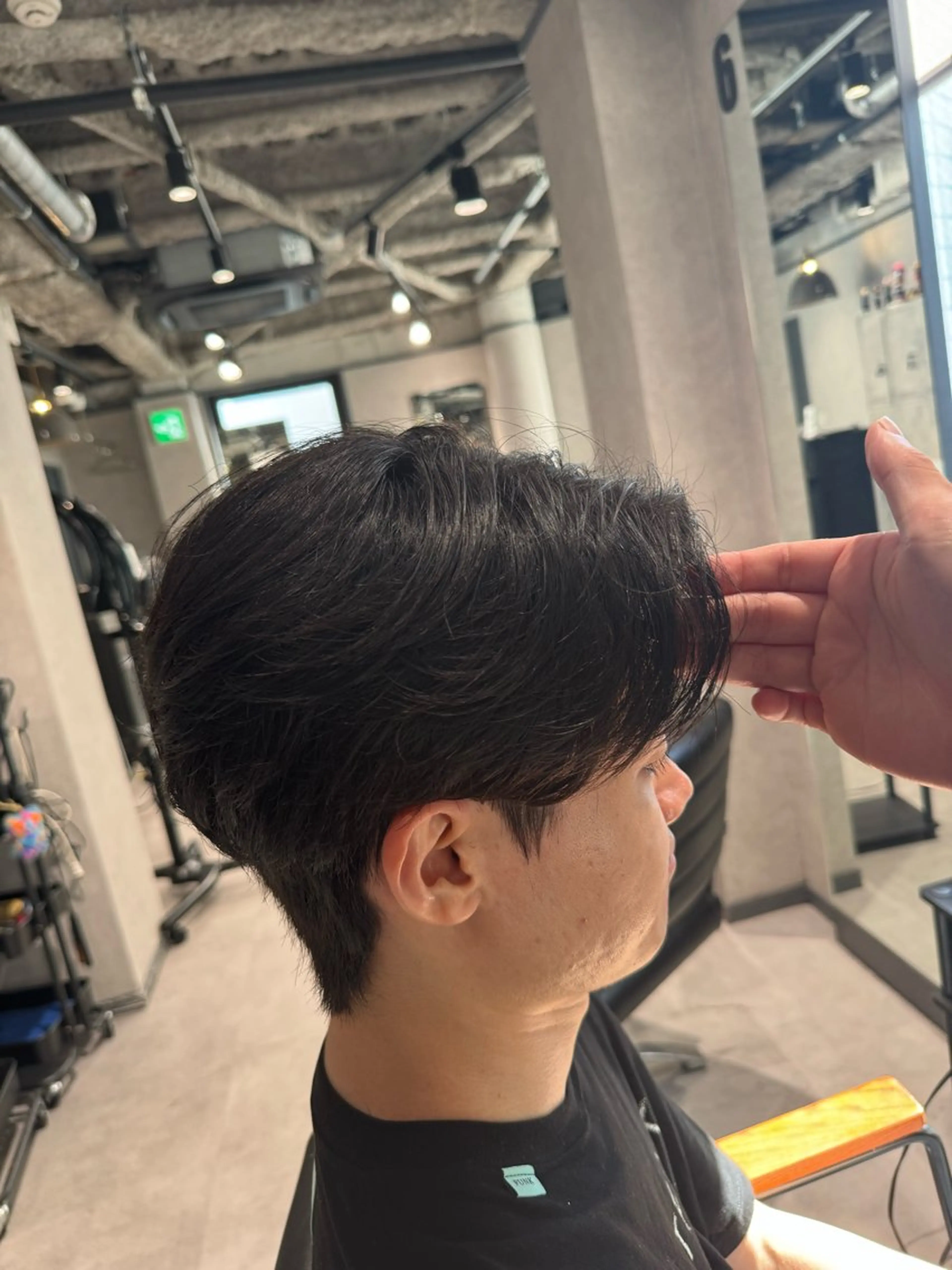 パーマ メンズ ダウンパーマ メンズパーマ ニュアンスパーマ 韓国特化🇰🇷愁斗 センターパートパーマのヘアスタイル
