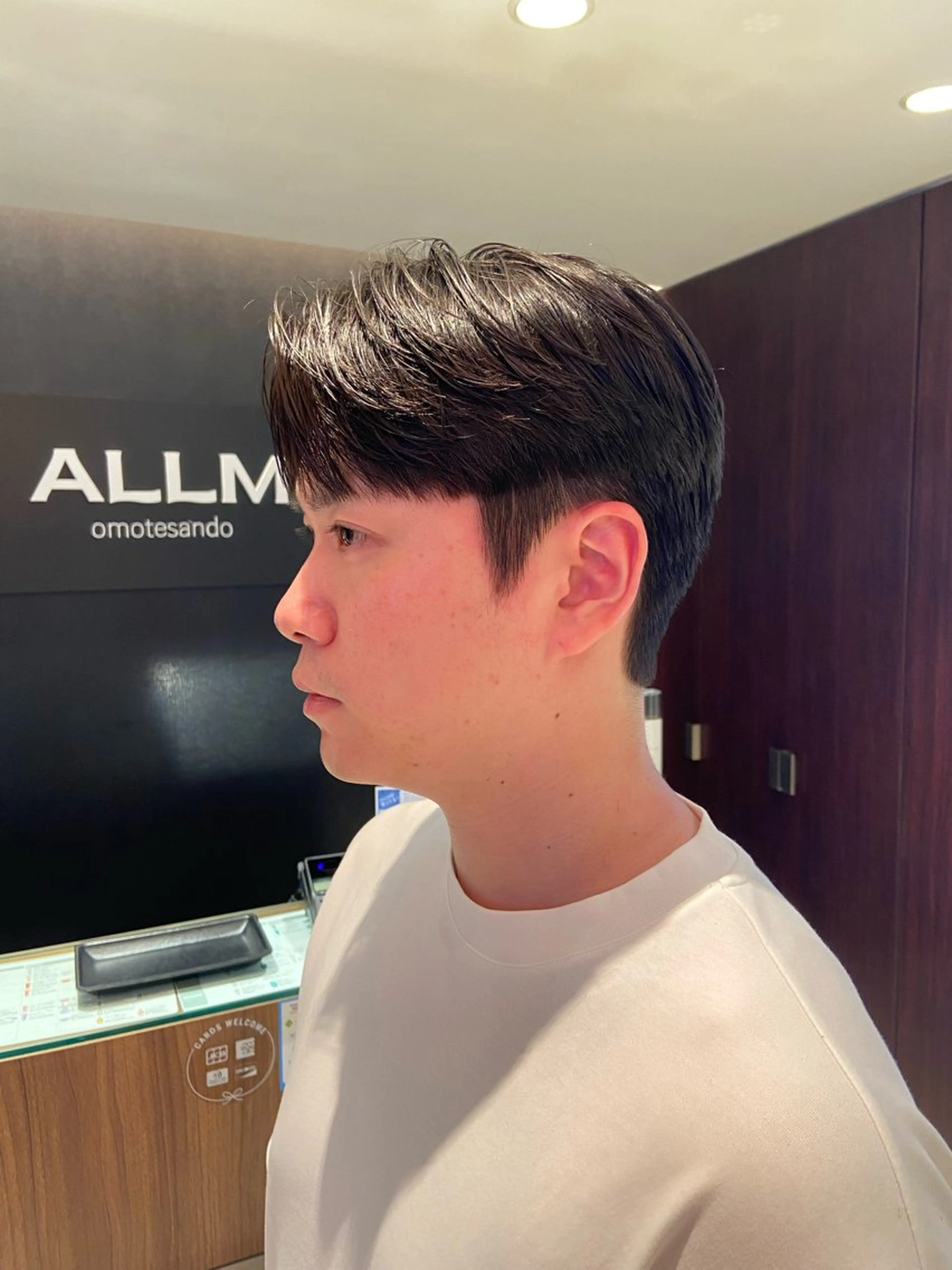 ショート パーマ メンズ センターパート コンマヘア ダウンパーマ カルマパーマ メンズ韓国風 YUKI🇰🇷 カルマ／ダウンパーマのヘアスタイル