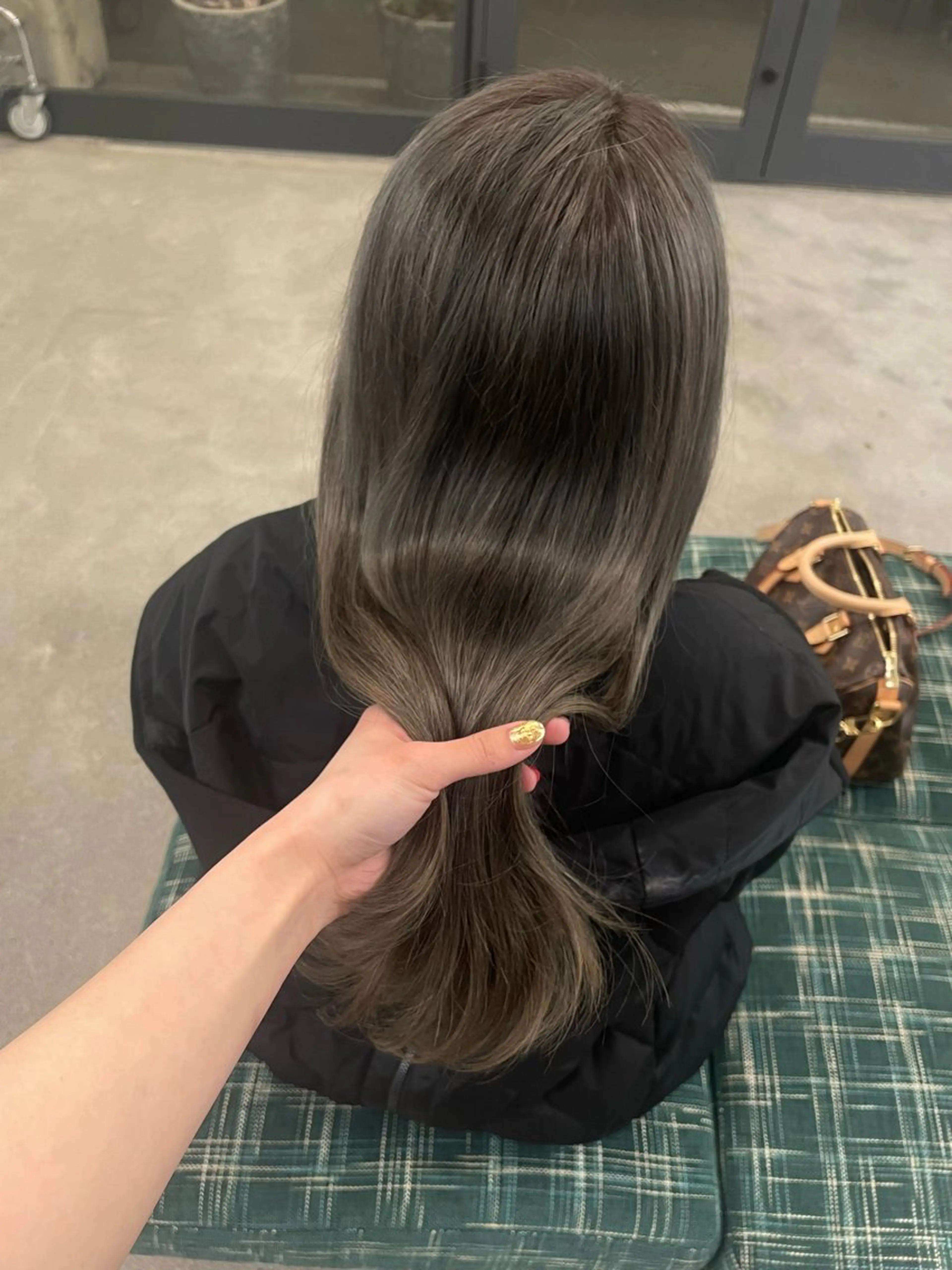 ロング カラー ベージュカラー オリーブベージュ レイヤーパーマ、ボブ 小須田ゆあのヘアスタイル