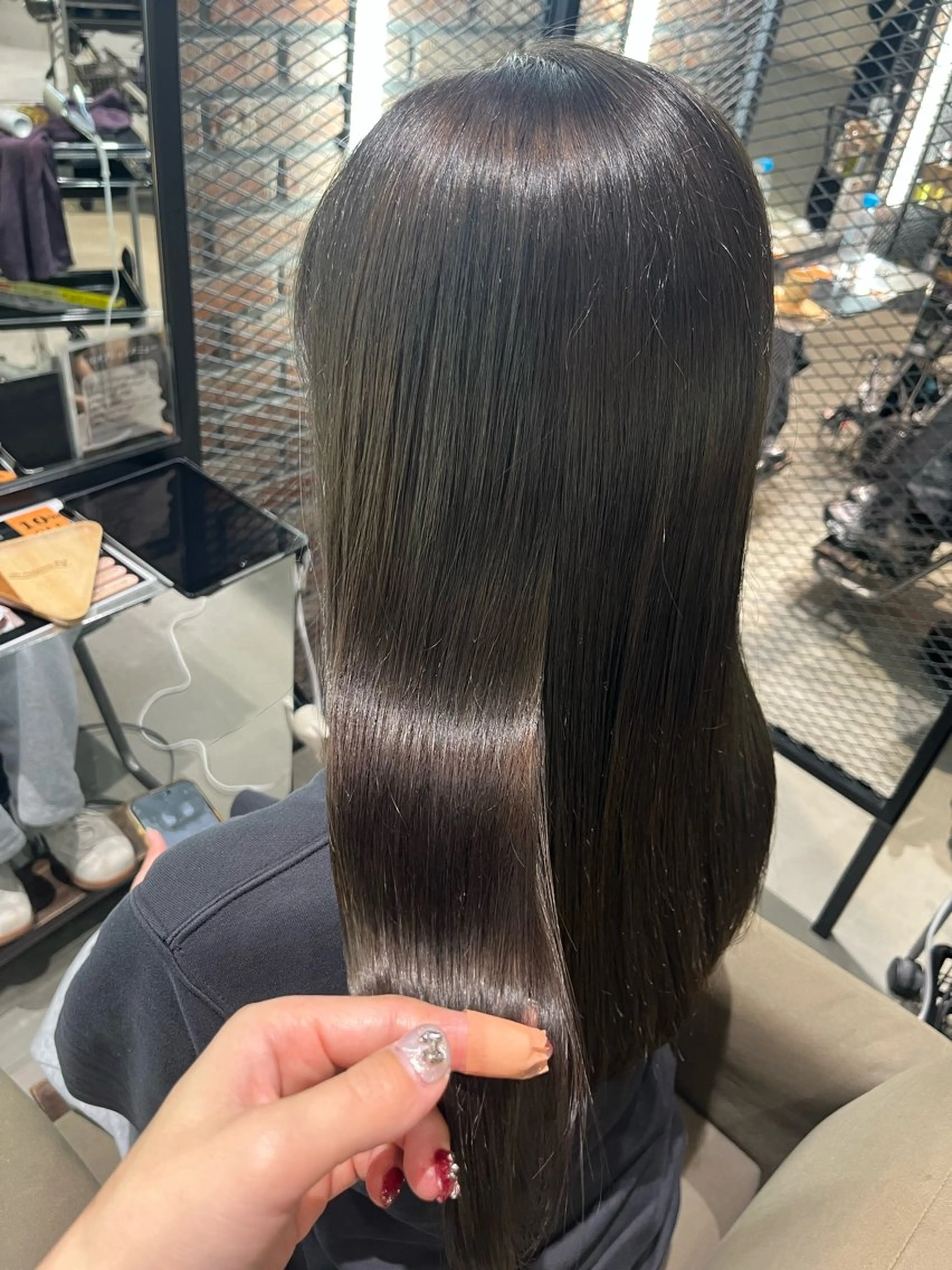 セミロング 志賀 楓のヘアスタイル