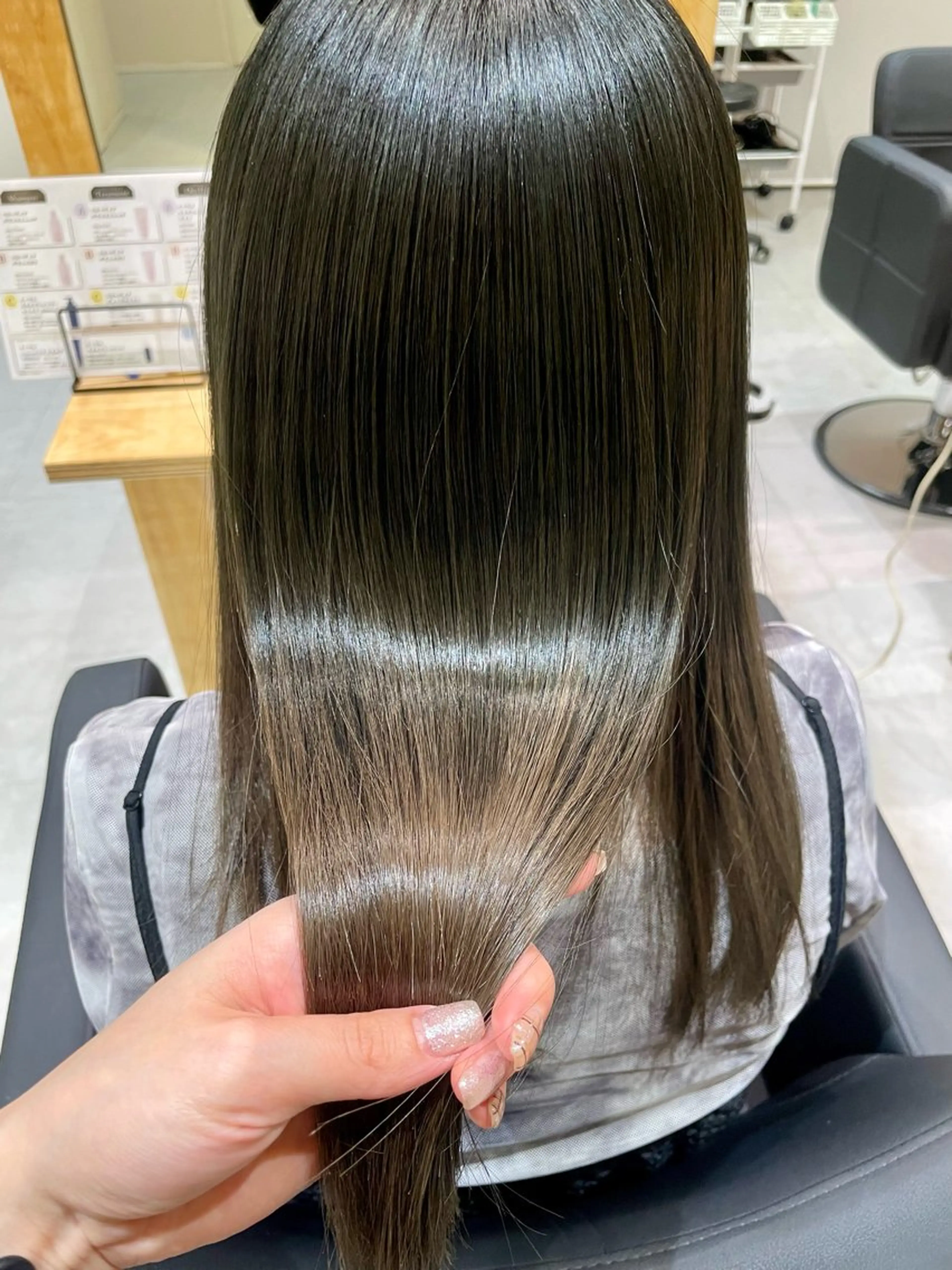 セミロング カラー ヘアカラー トリートメント 小森 樹奈のヘアスタイル